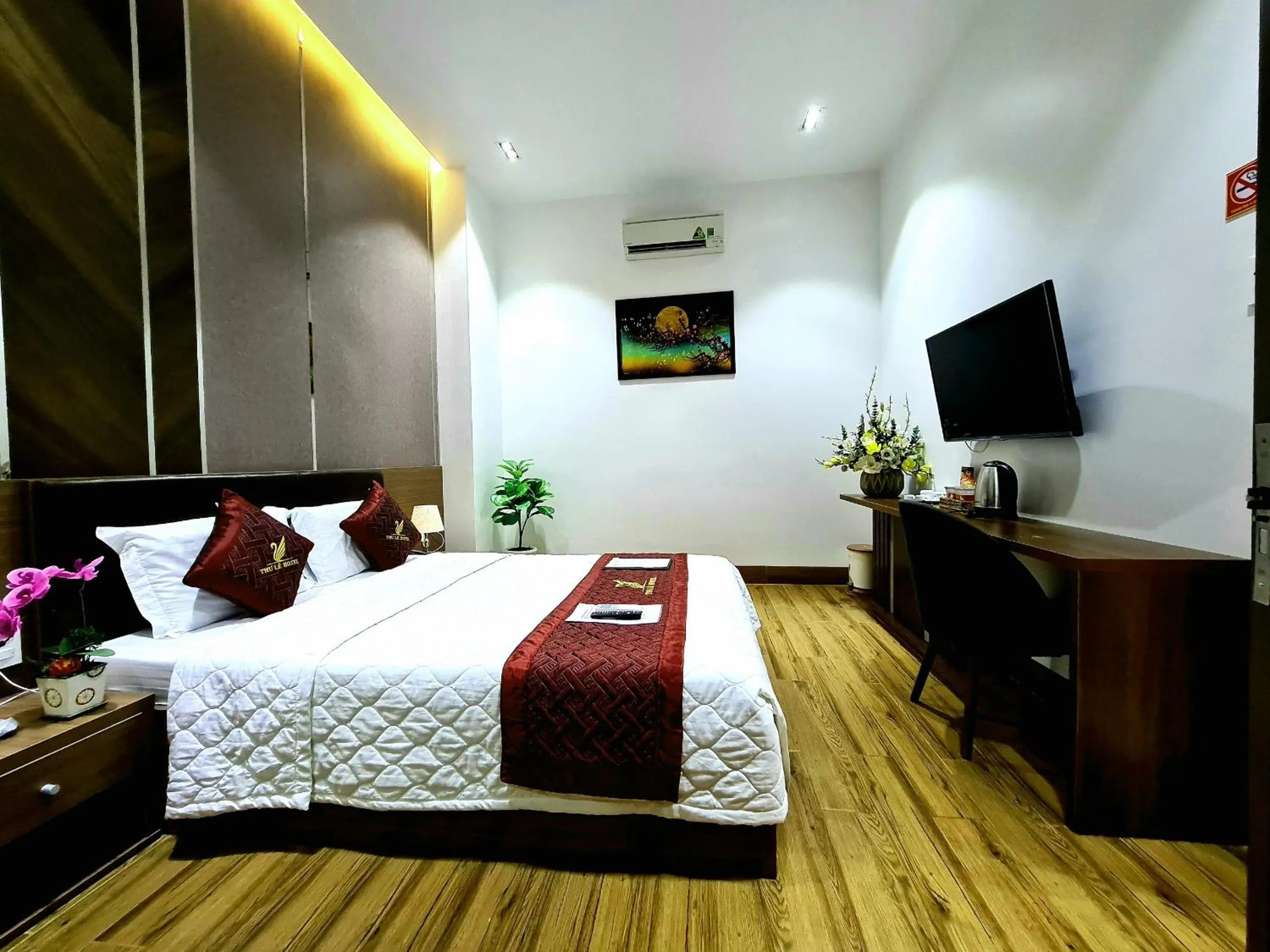 Photo of the whole room, Bed in THƯ LÊ Hotel