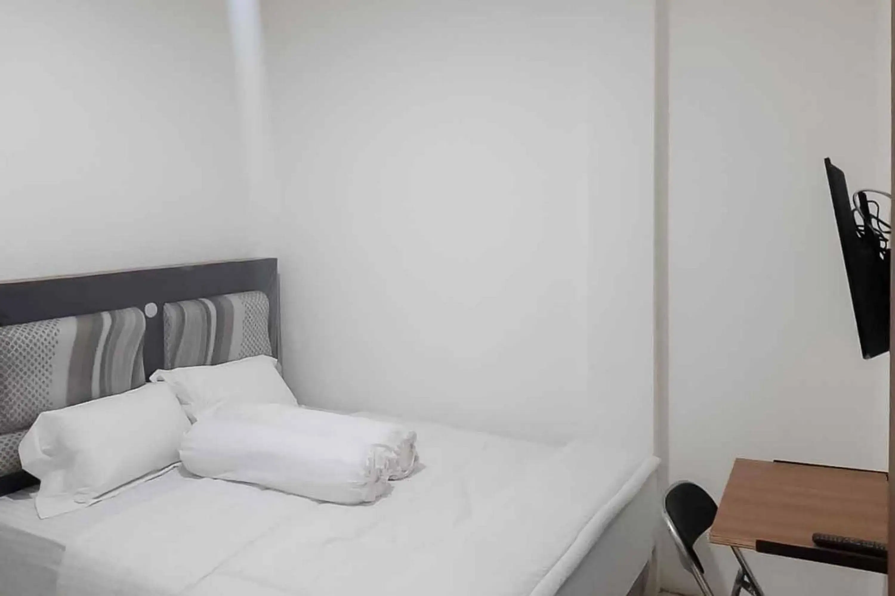 Bed in RedDoorz near Alun Alun Kota Serang Bed in RedDoorz near Alun Alun Kota Serang