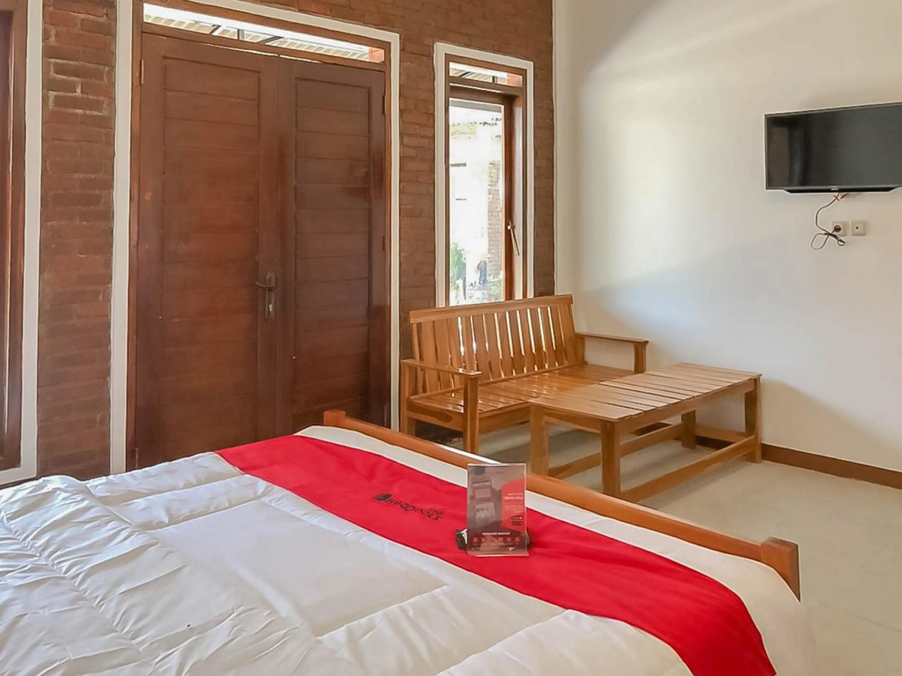 Bedroom, Bed in RedDoorz Resort near Darajat Garut
