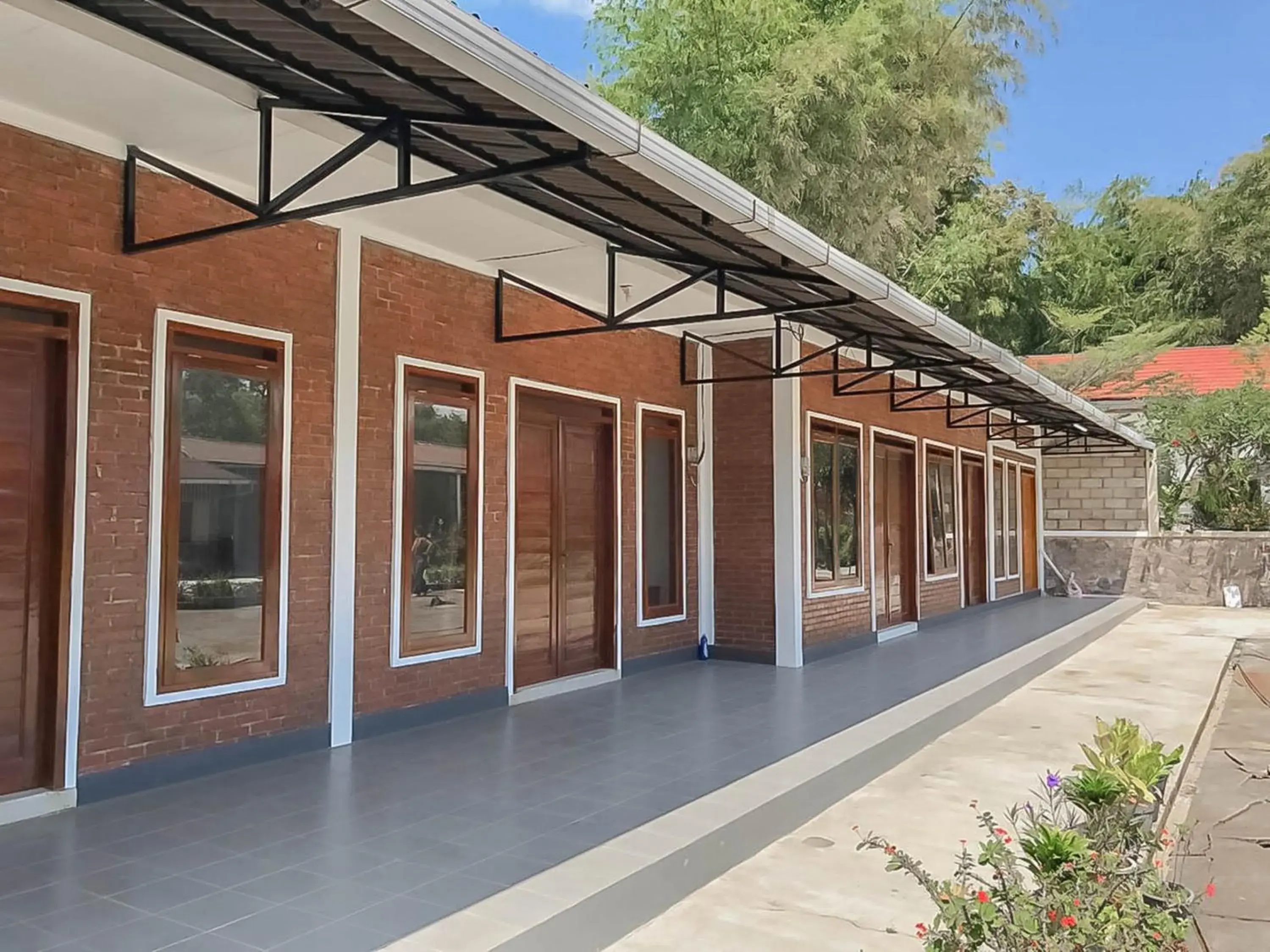 Facade/entrance in RedDoorz Resort near Darajat Garut Facade/entrance in RedDoorz Resort near Darajat Garut