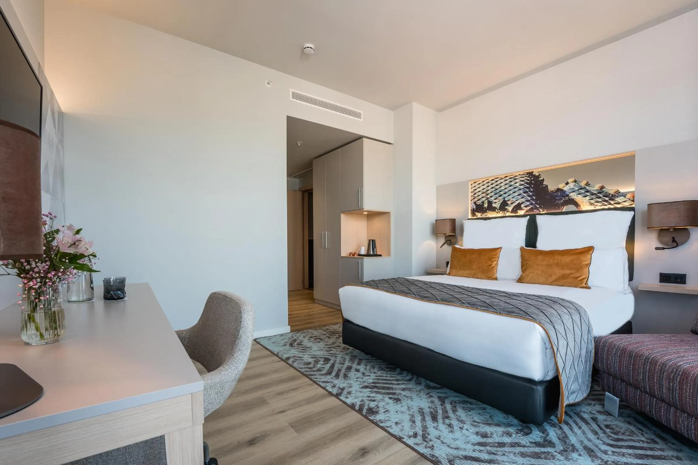 Bed in Leonardo Royal Hotel Barcelona Fira