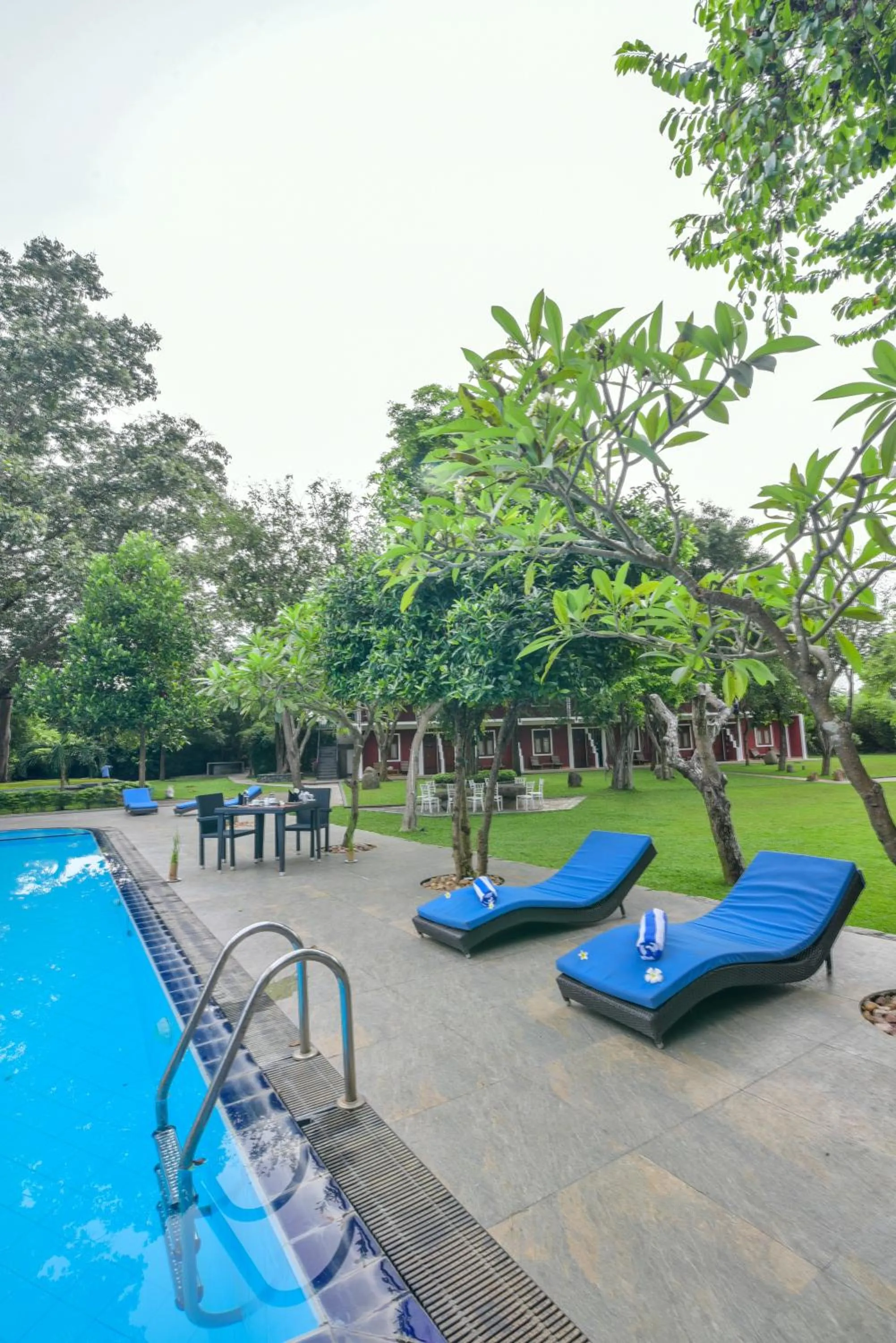 Swimming pool in Mahanuge Hotel Polonnaruwa