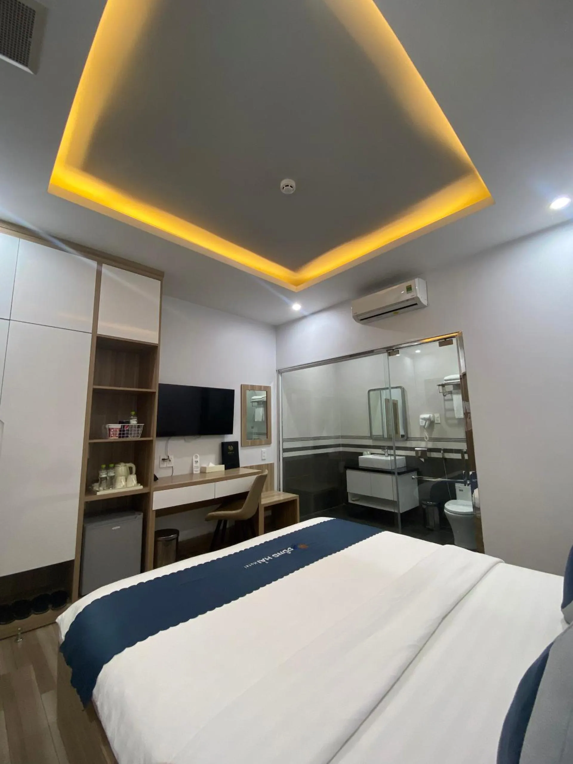 Bedroom, Bed in Dong Hai Hotel _ Rach Gia