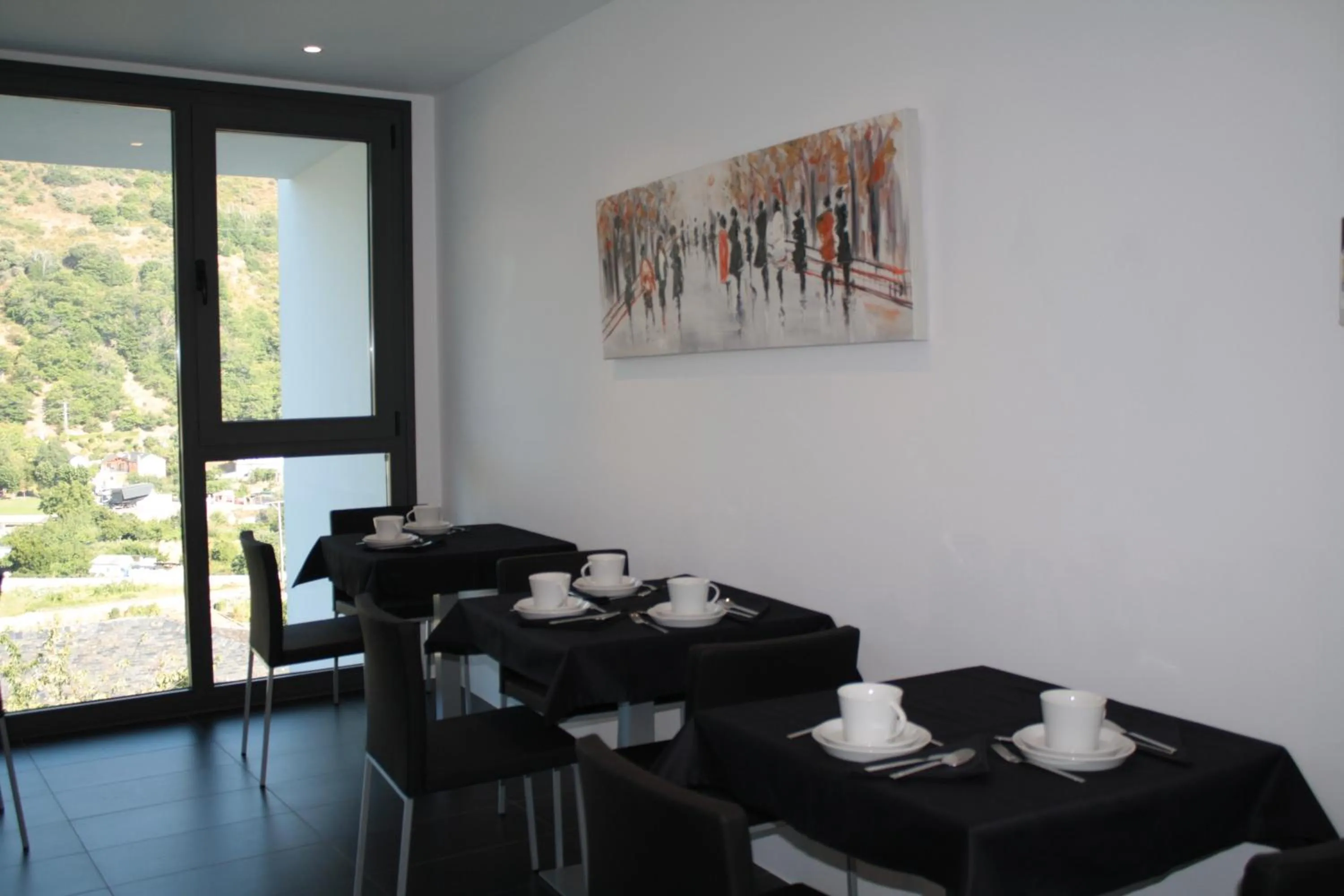 Restaurant/places to eat in Hostal Tres Campanas