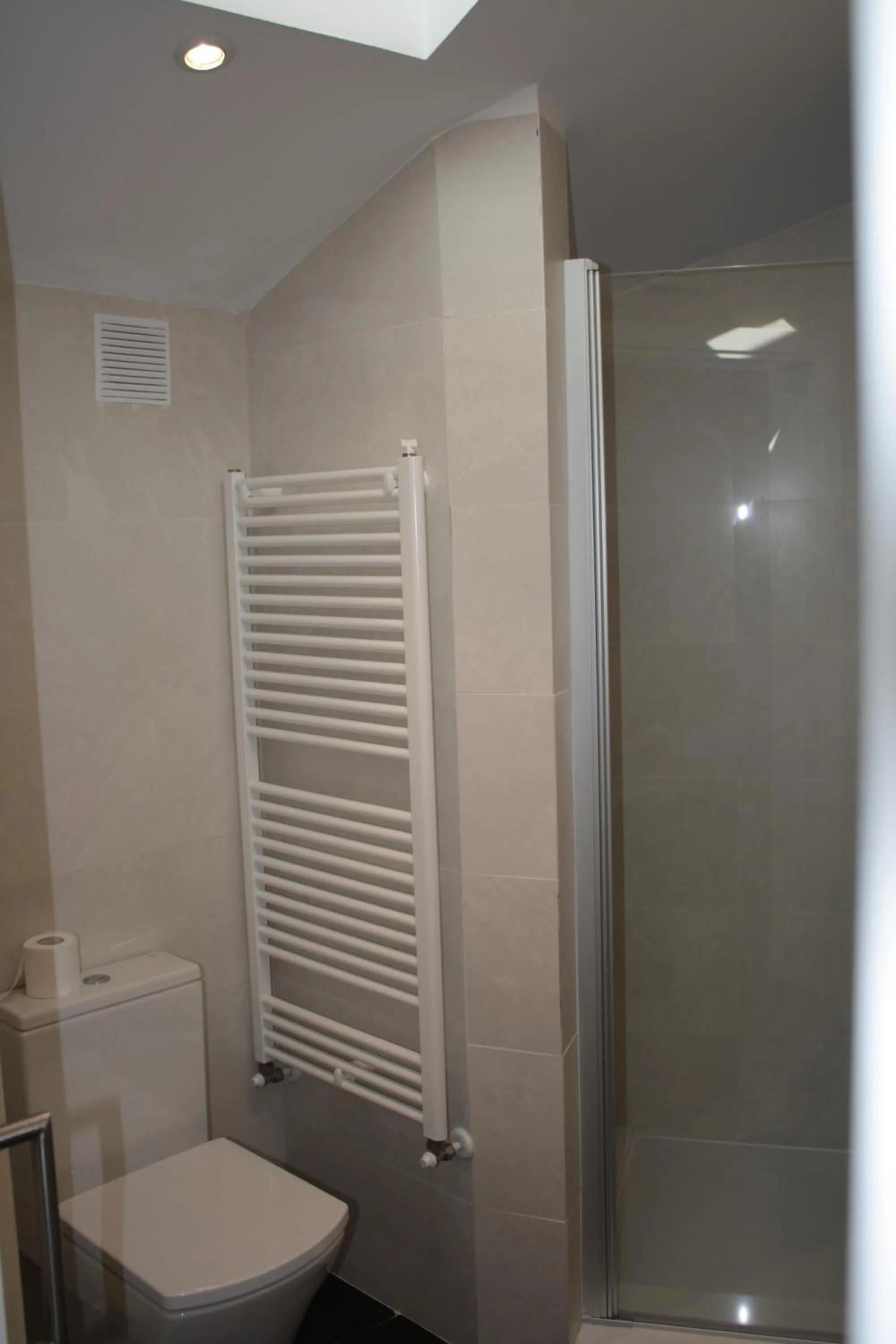 Shower in Hostal Tres Campanas