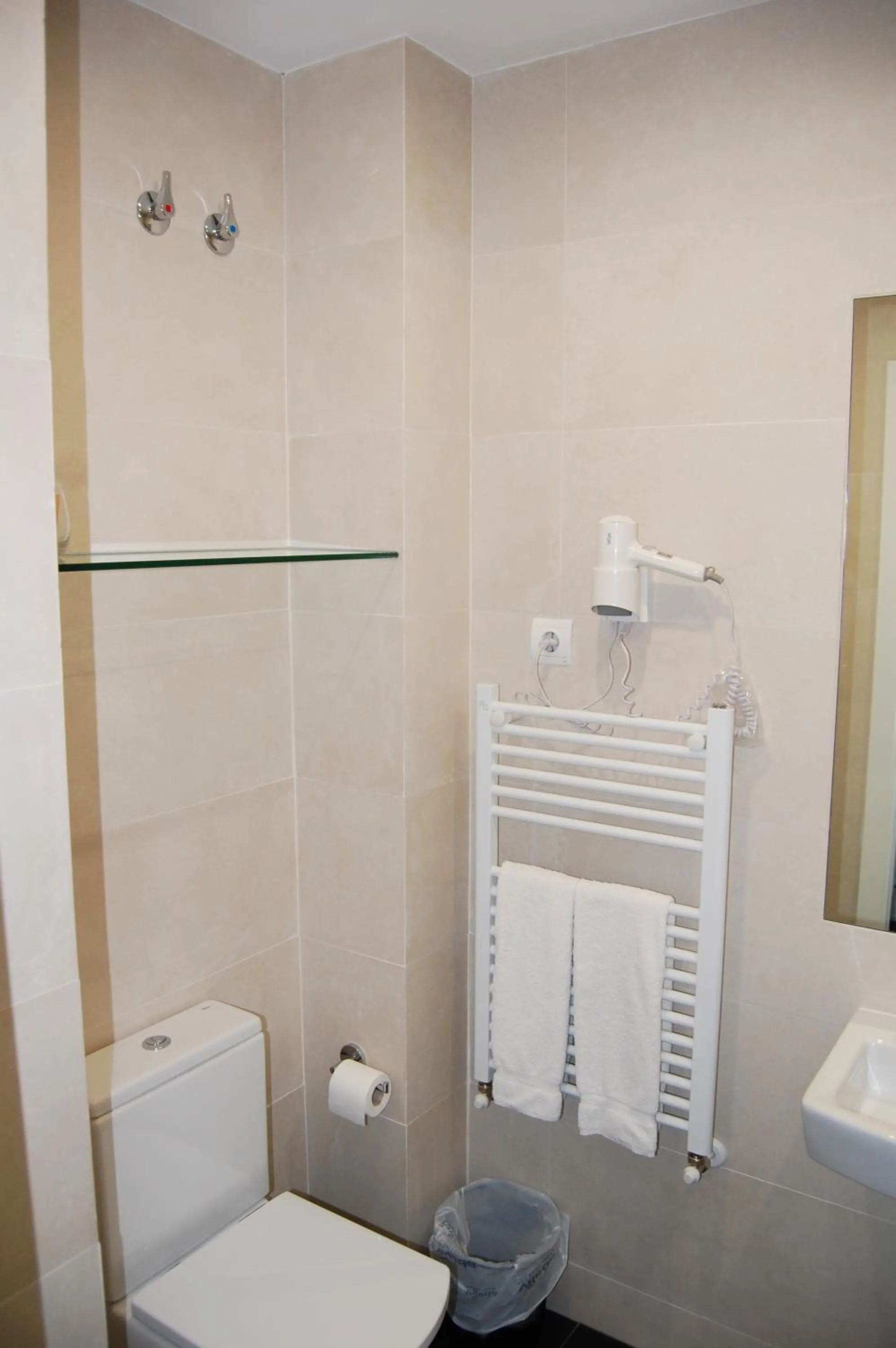 Bathroom in Hostal Tres Campanas