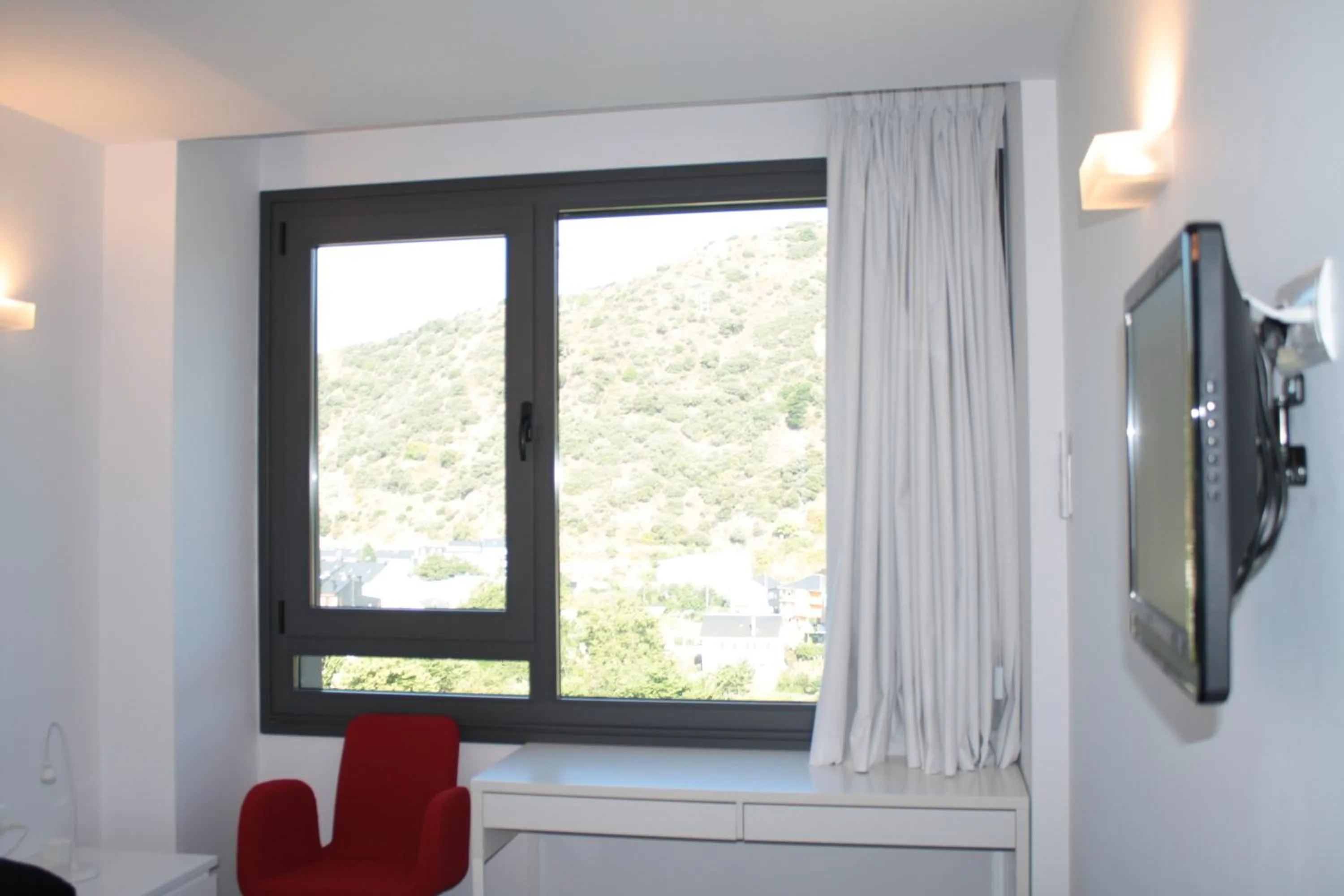 TV and multimedia in Hostal Tres Campanas