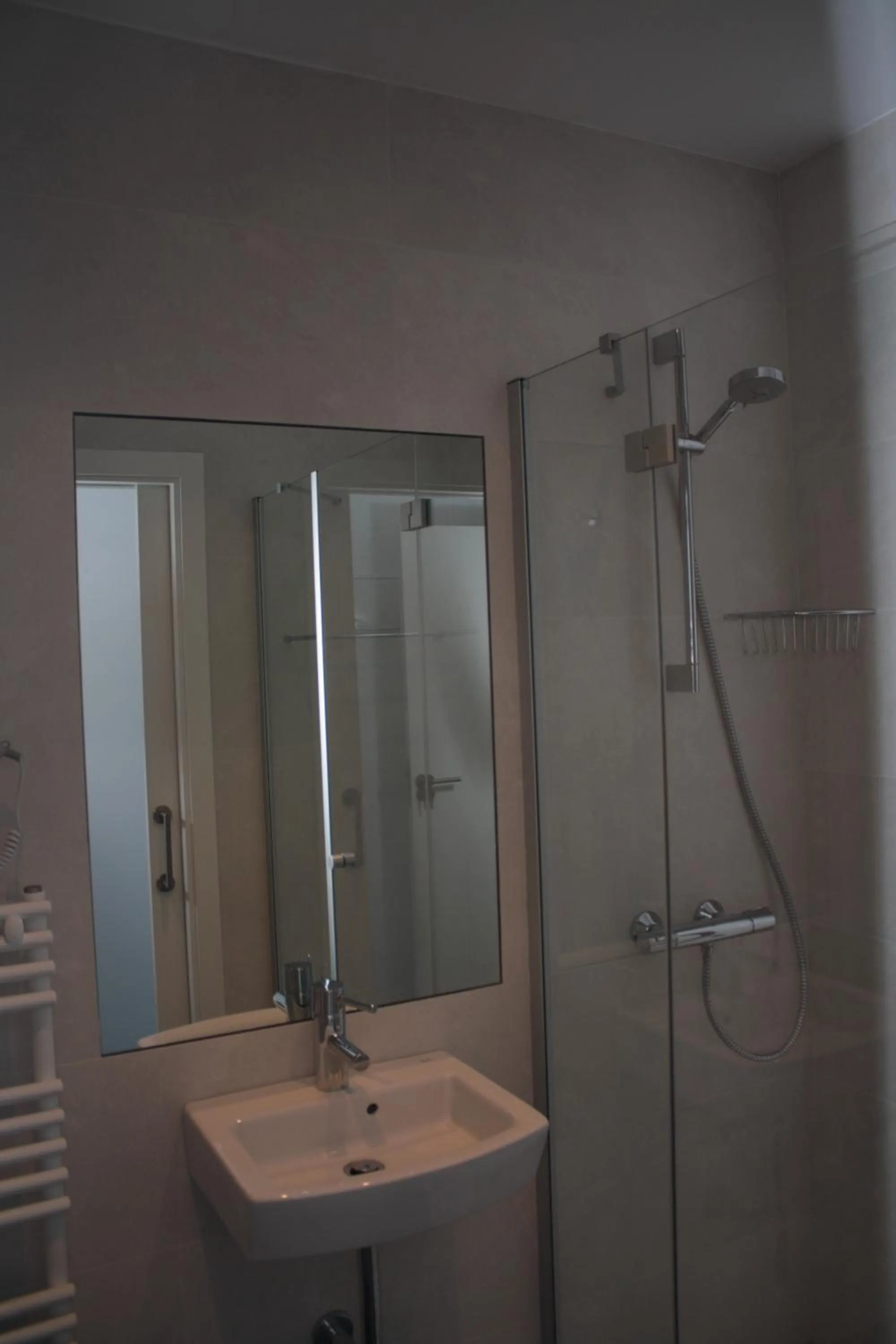 Shower in Hostal Tres Campanas