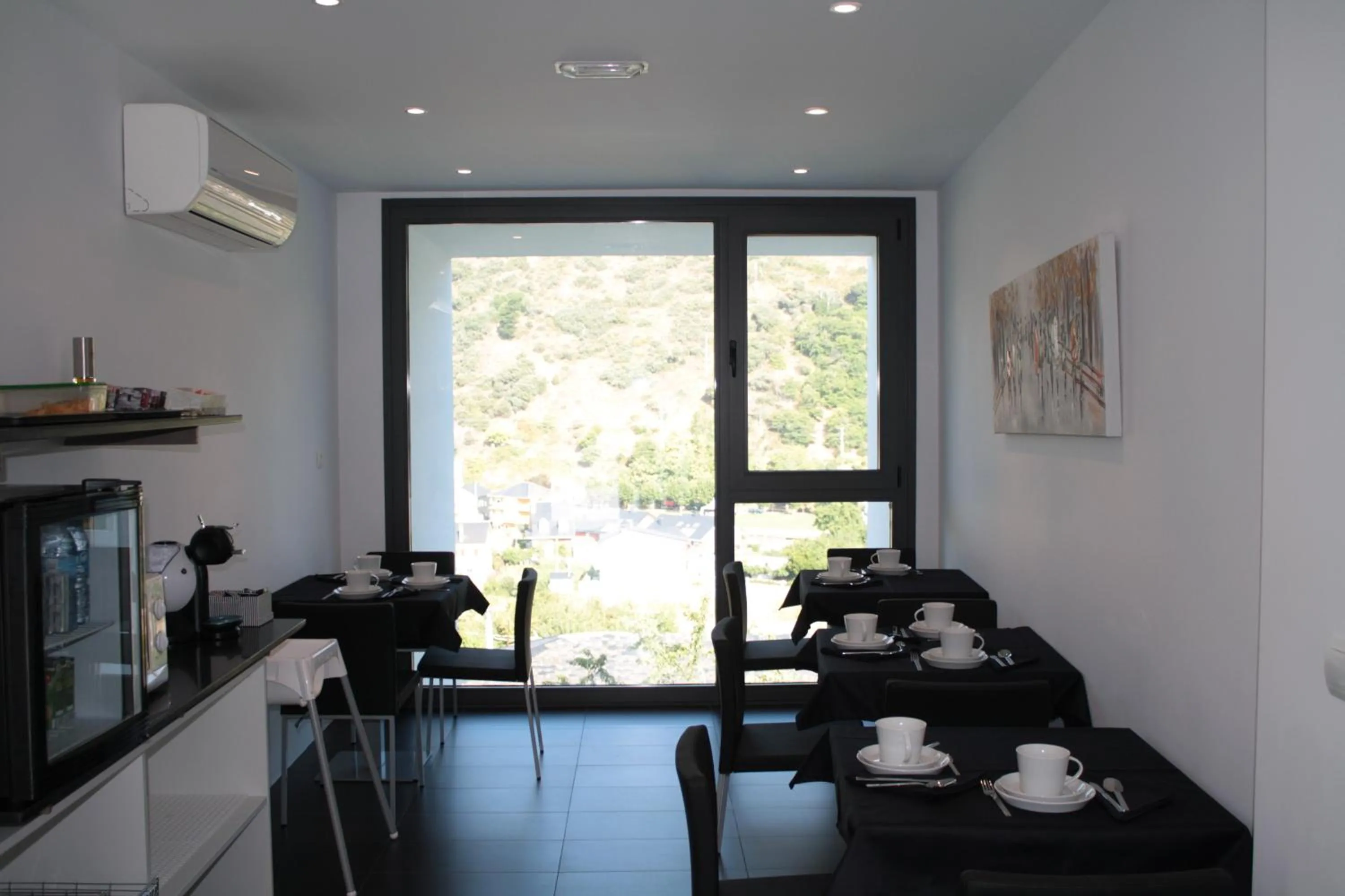 Restaurant/places to eat in Hostal Tres Campanas