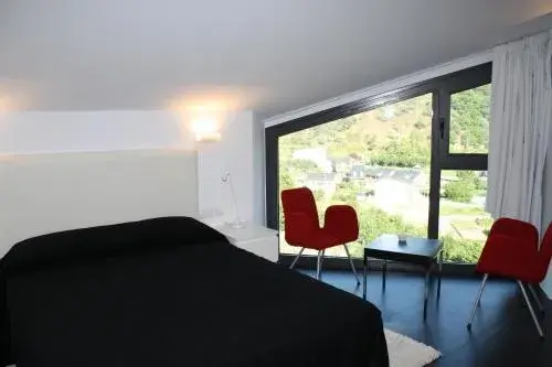 Hostal Tres Campanas Hostal Tres Campanas