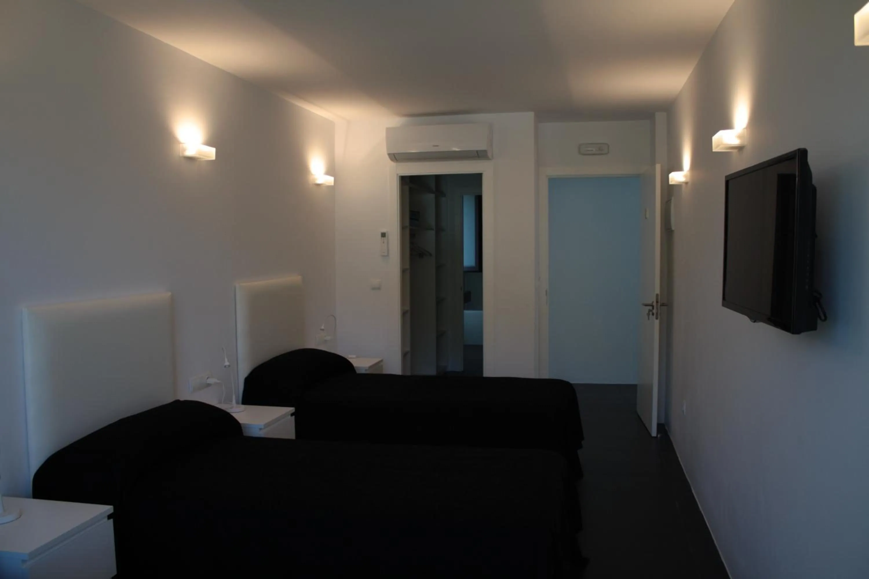 TV and multimedia in Hostal Tres Campanas