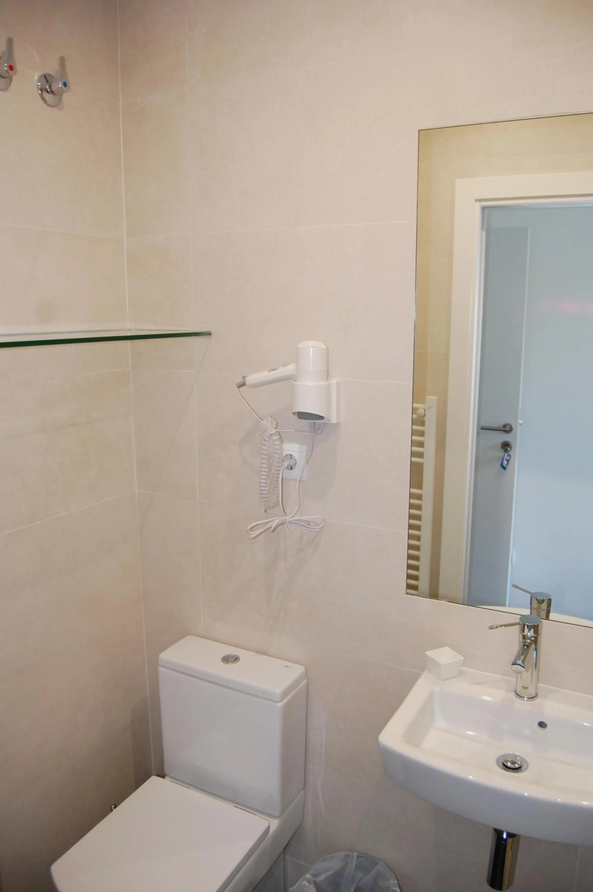 Bathroom in Hostal Tres Campanas