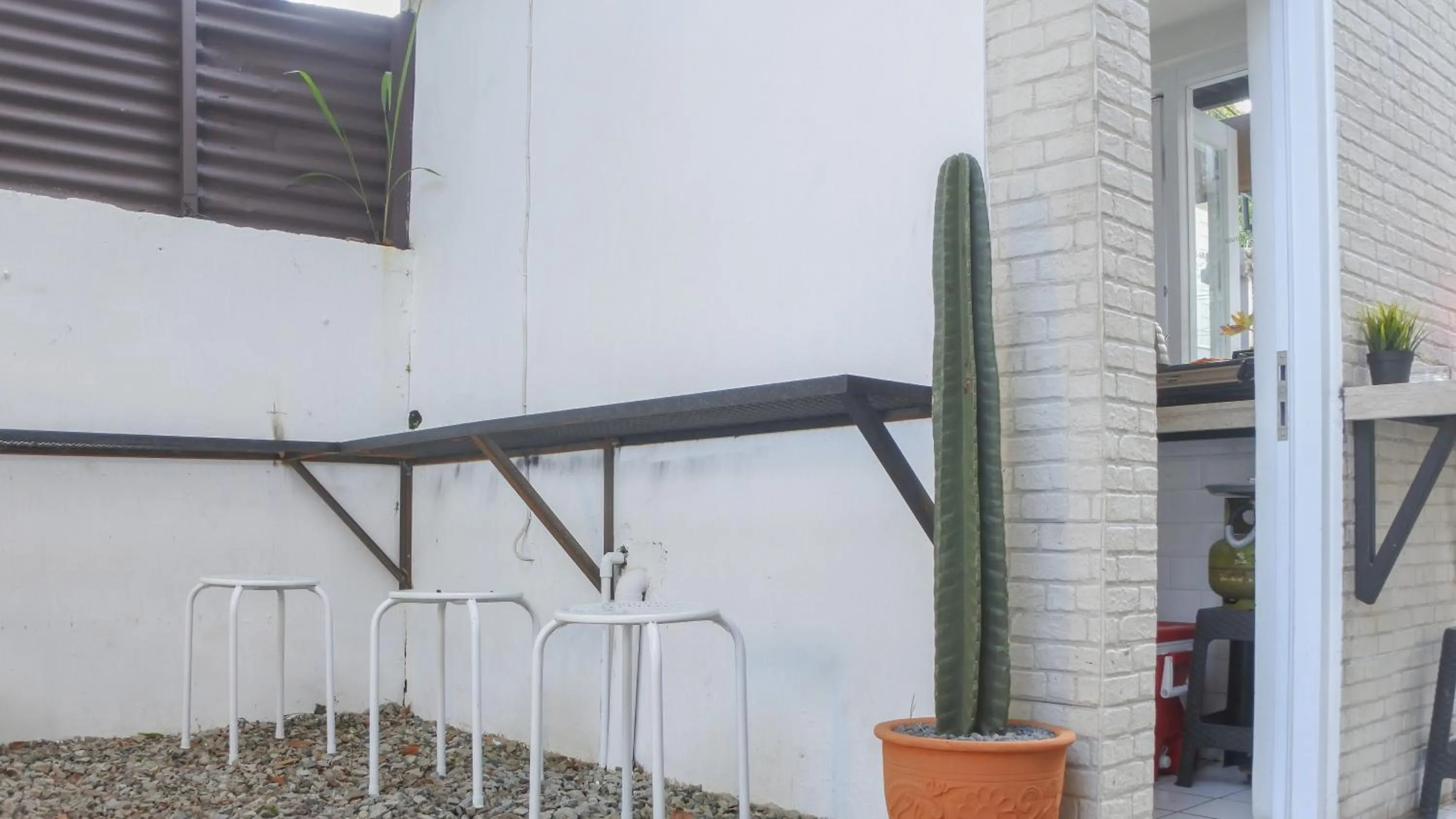 RedDoorz near Exit Toll Pasteur 5