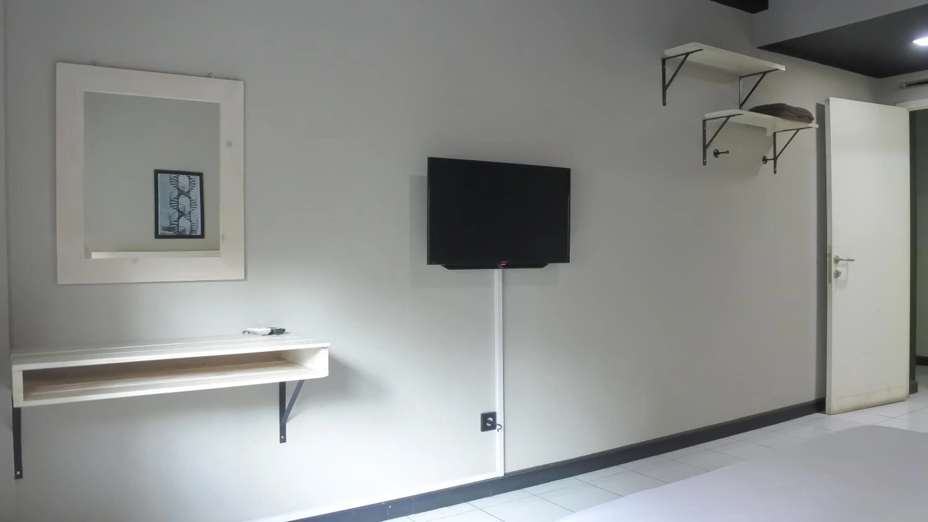 RedDoorz near Exit Toll Pasteur 5