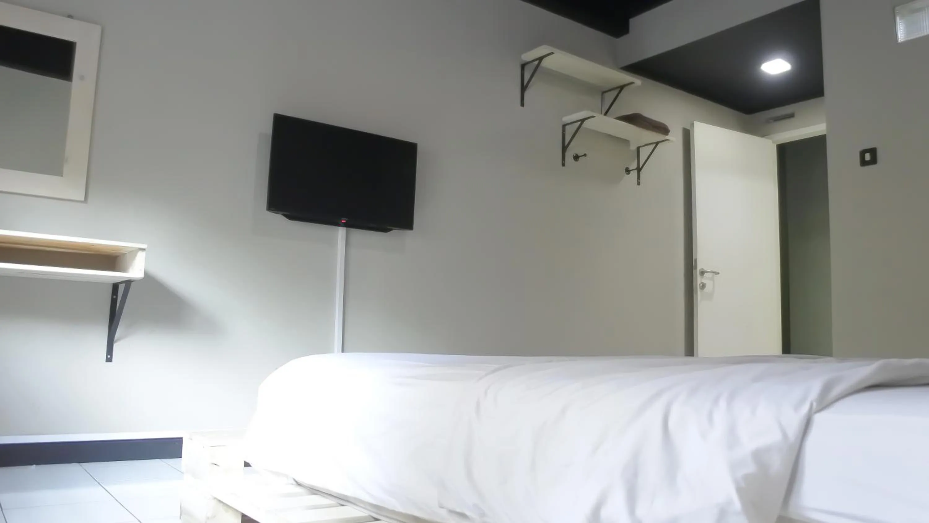 Bed in RedDoorz near Exit Toll Pasteur 5