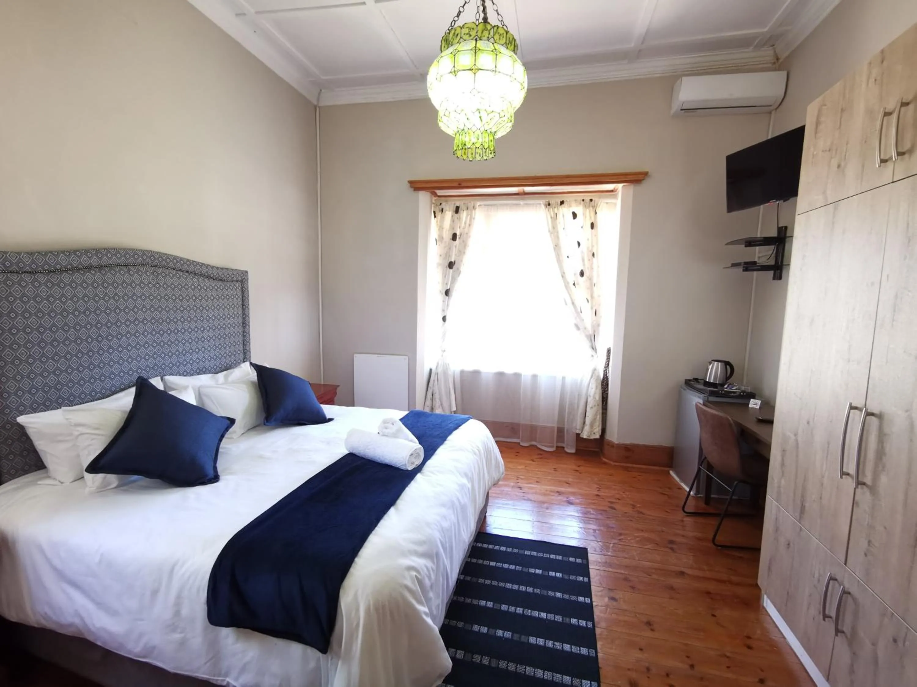 Photo of the whole room in Lucolo Palace B&B Aliwal North