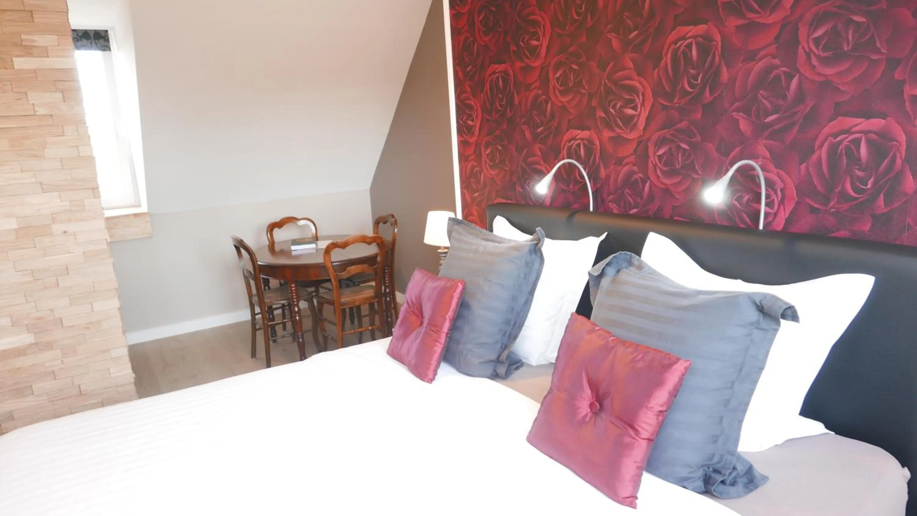 Property building, Bed in B&B Bella en Basiel