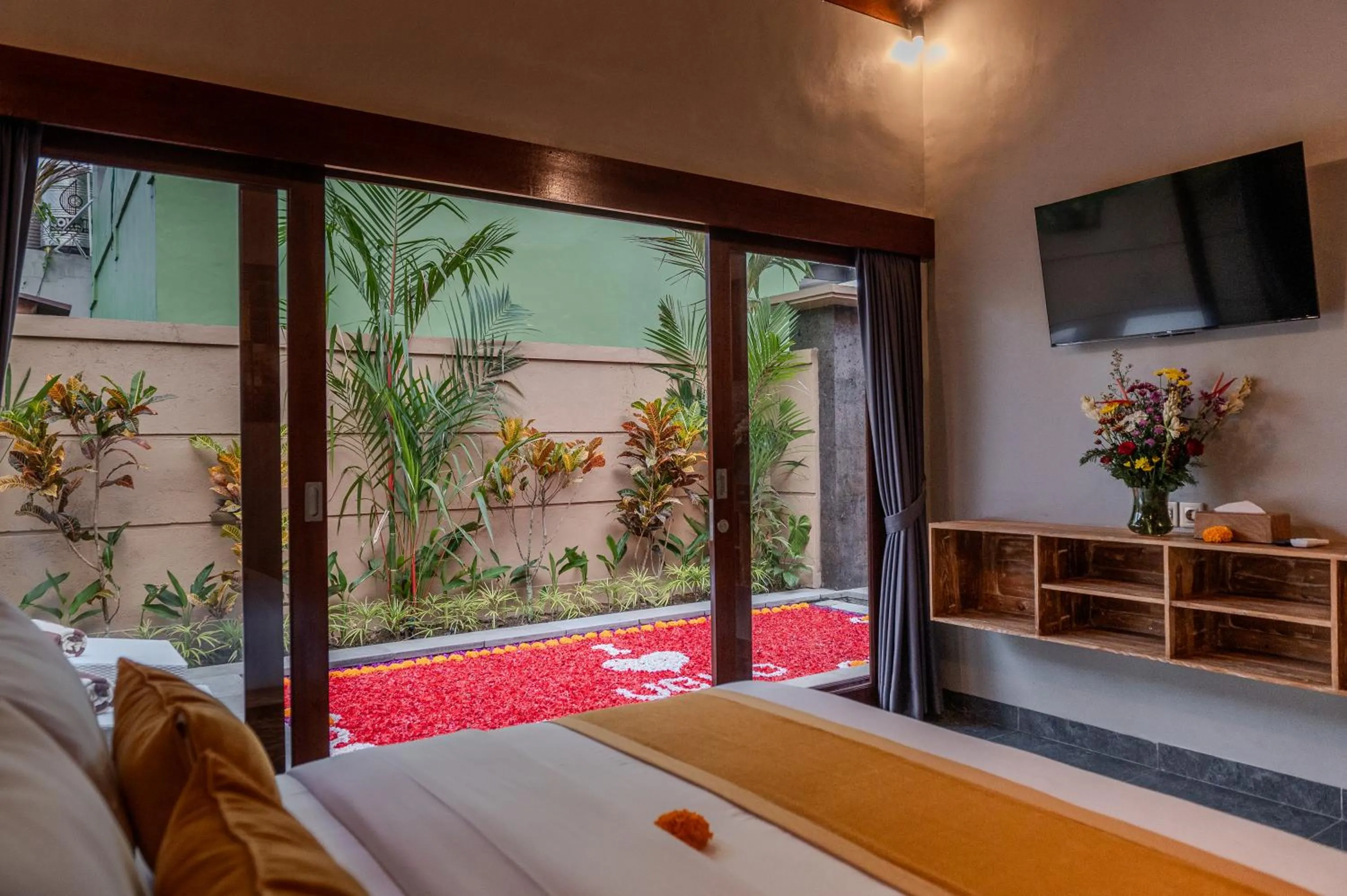 Bed in Villa Semujan Ubud