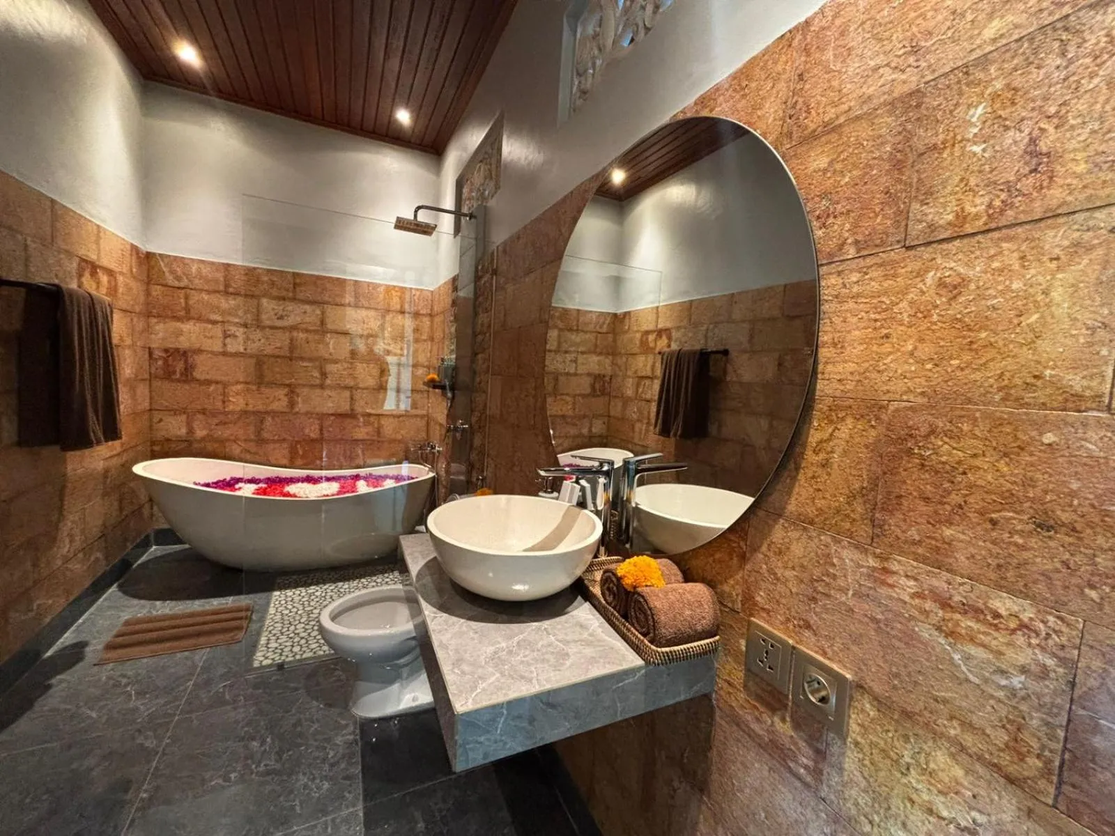 Shower in Villa Semujan Ubud