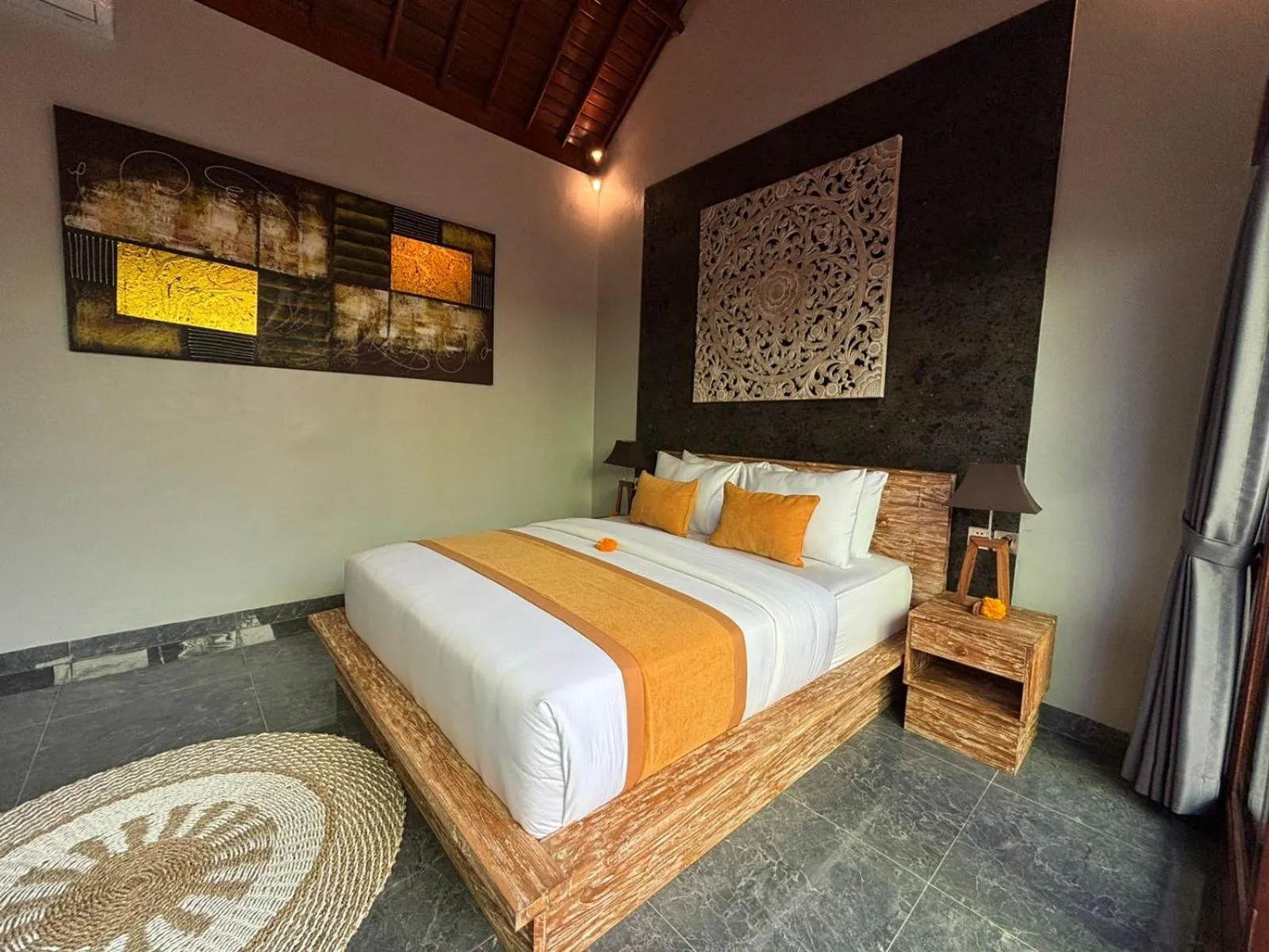 Bed in Villa Semujan Ubud