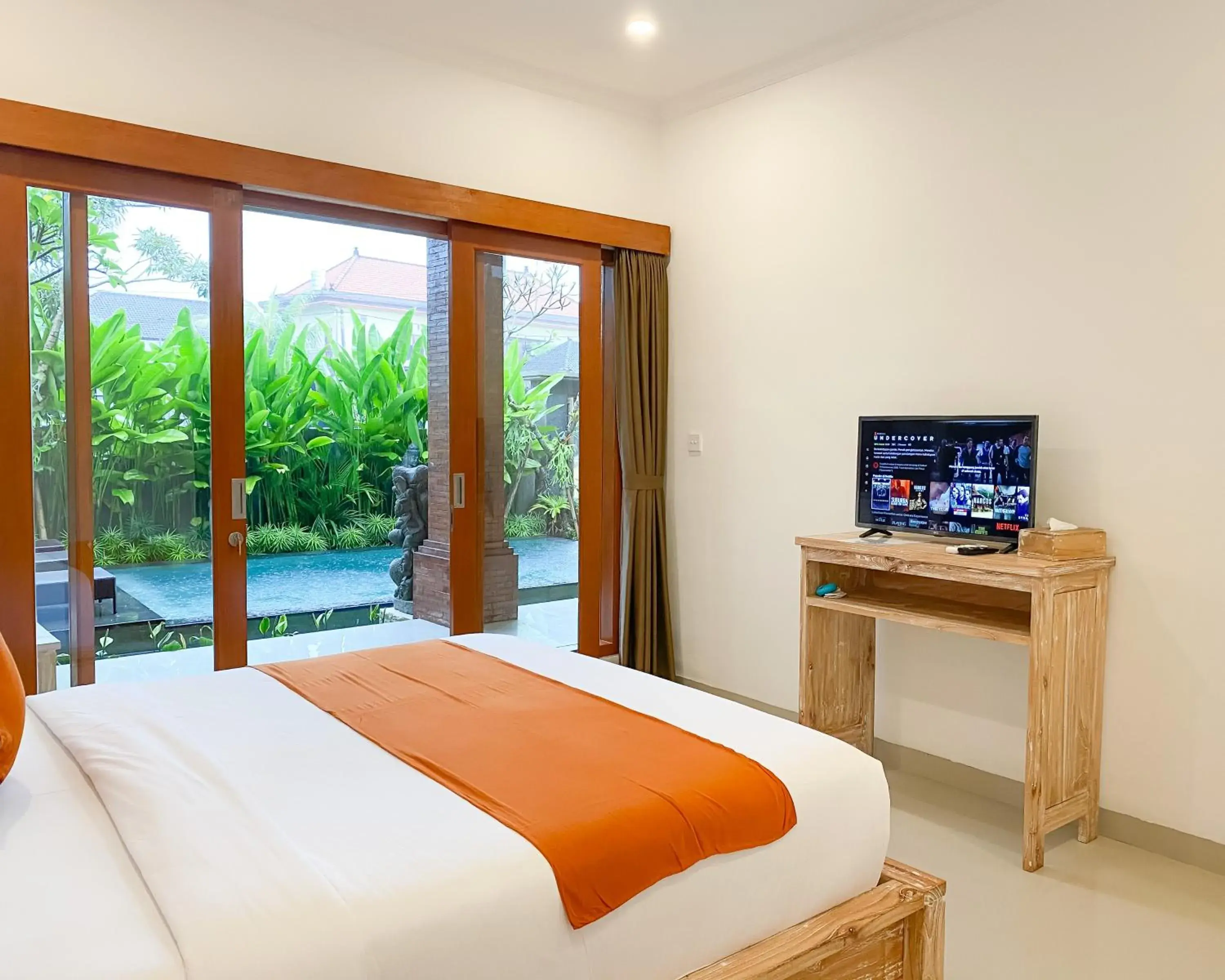 TV and multimedia, Bed in Villa Semujan Ubud TV and multimedia, Bed in Villa Semujan Ubud