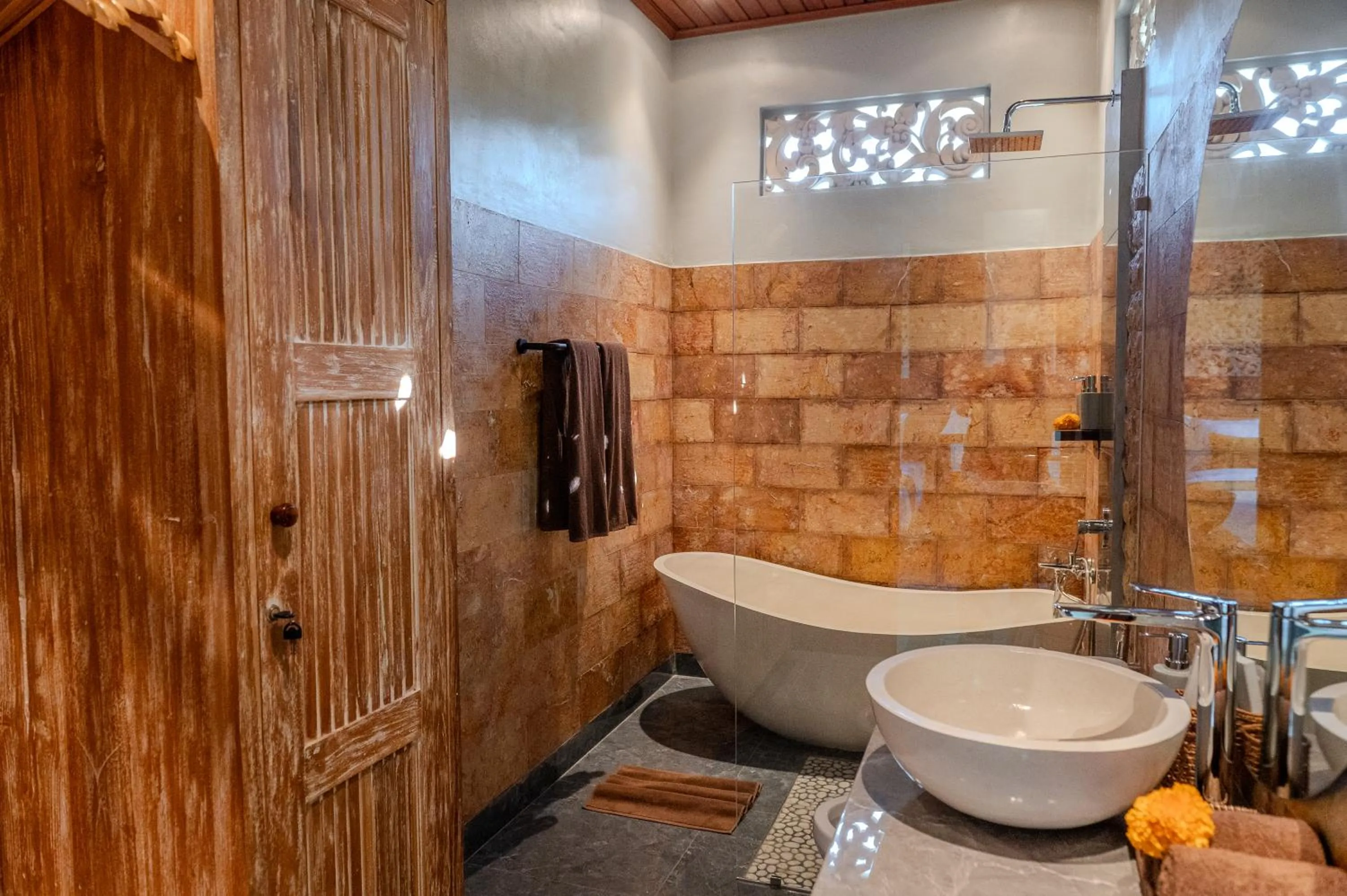Shower in Villa Semujan Ubud