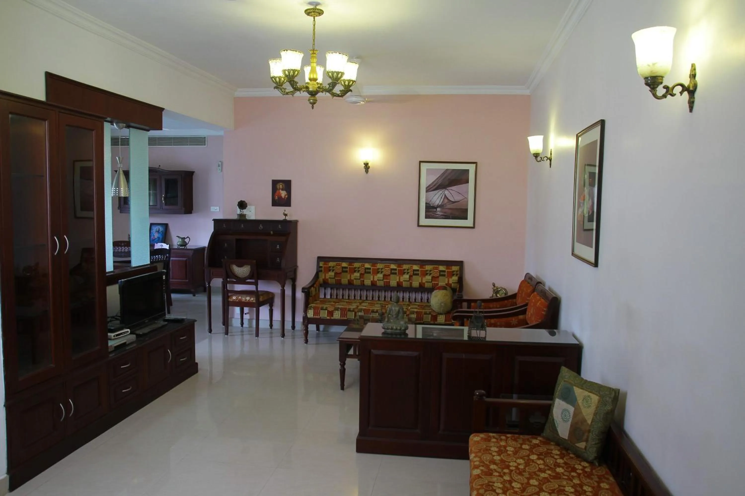 TV and multimedia in Fortbeach Service Apartments