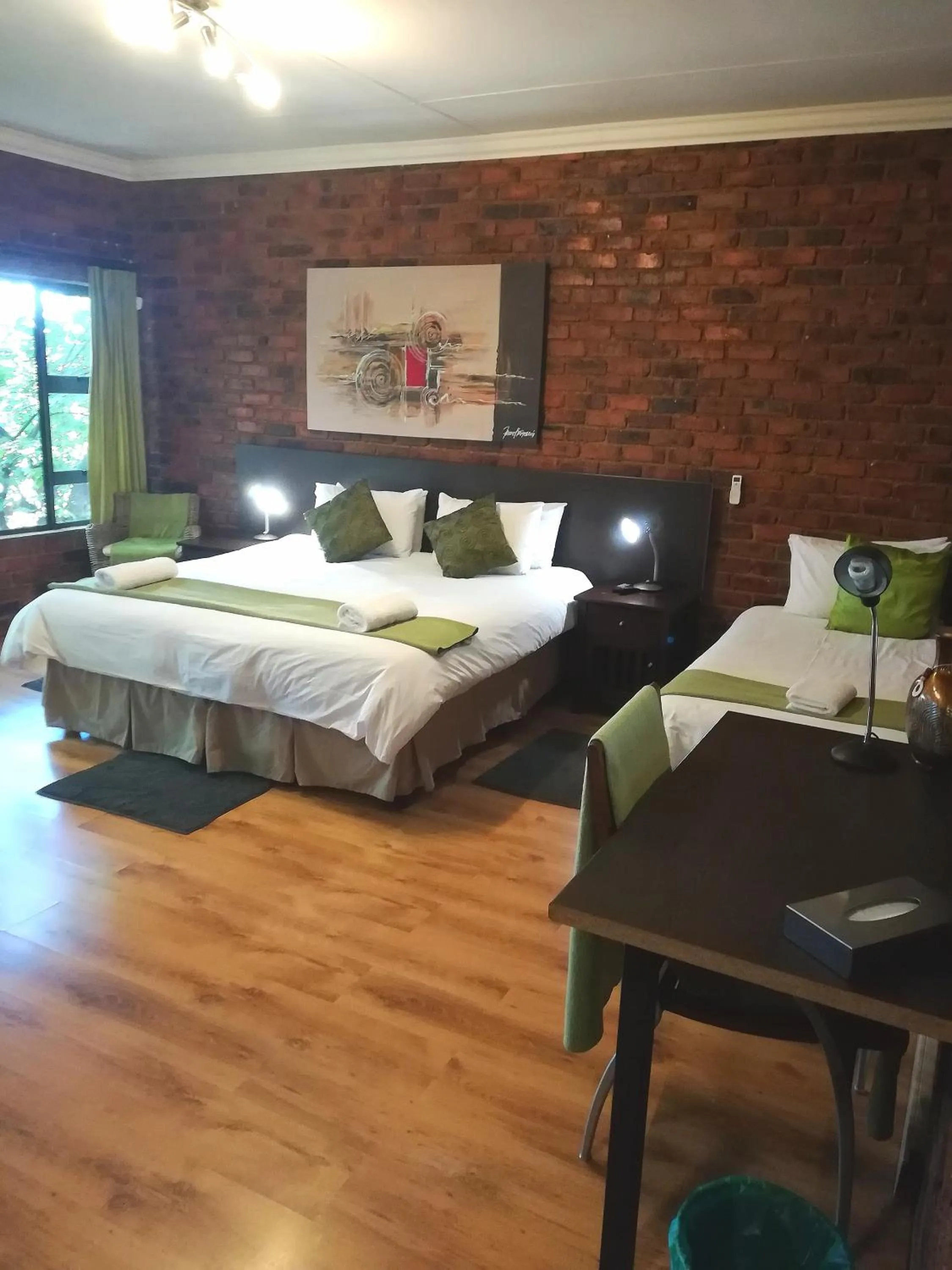 Garden view, Bed in 24 Onvrey Guest House