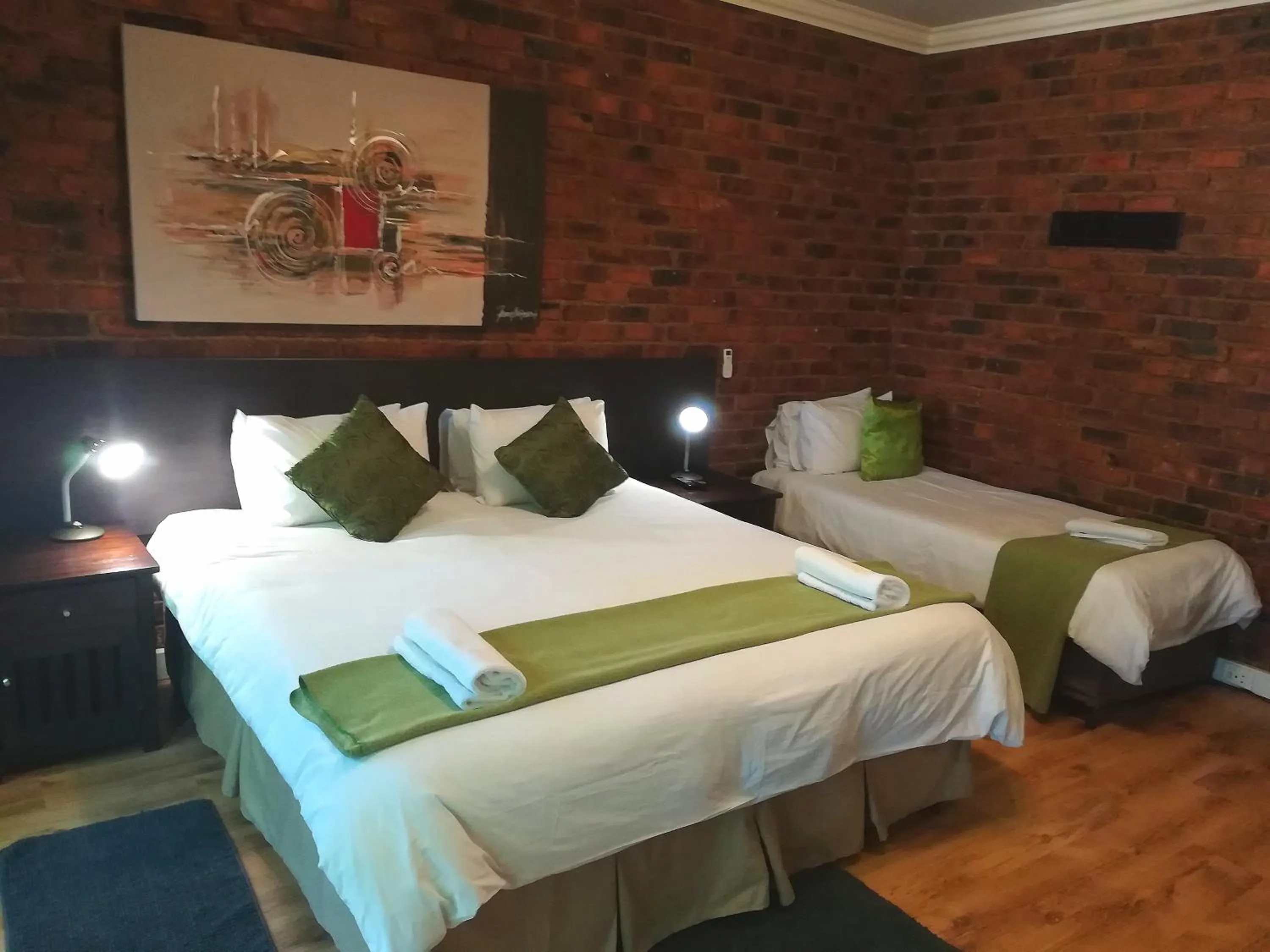 View (from property/room), Bed in 24 Onvrey Guest House