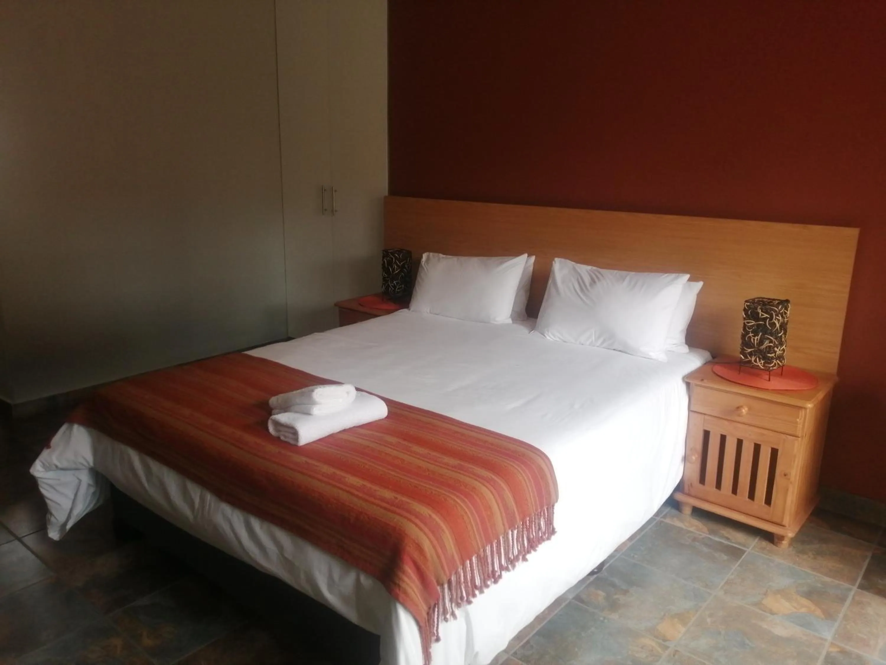 Bed in 24 Onvrey Guest House