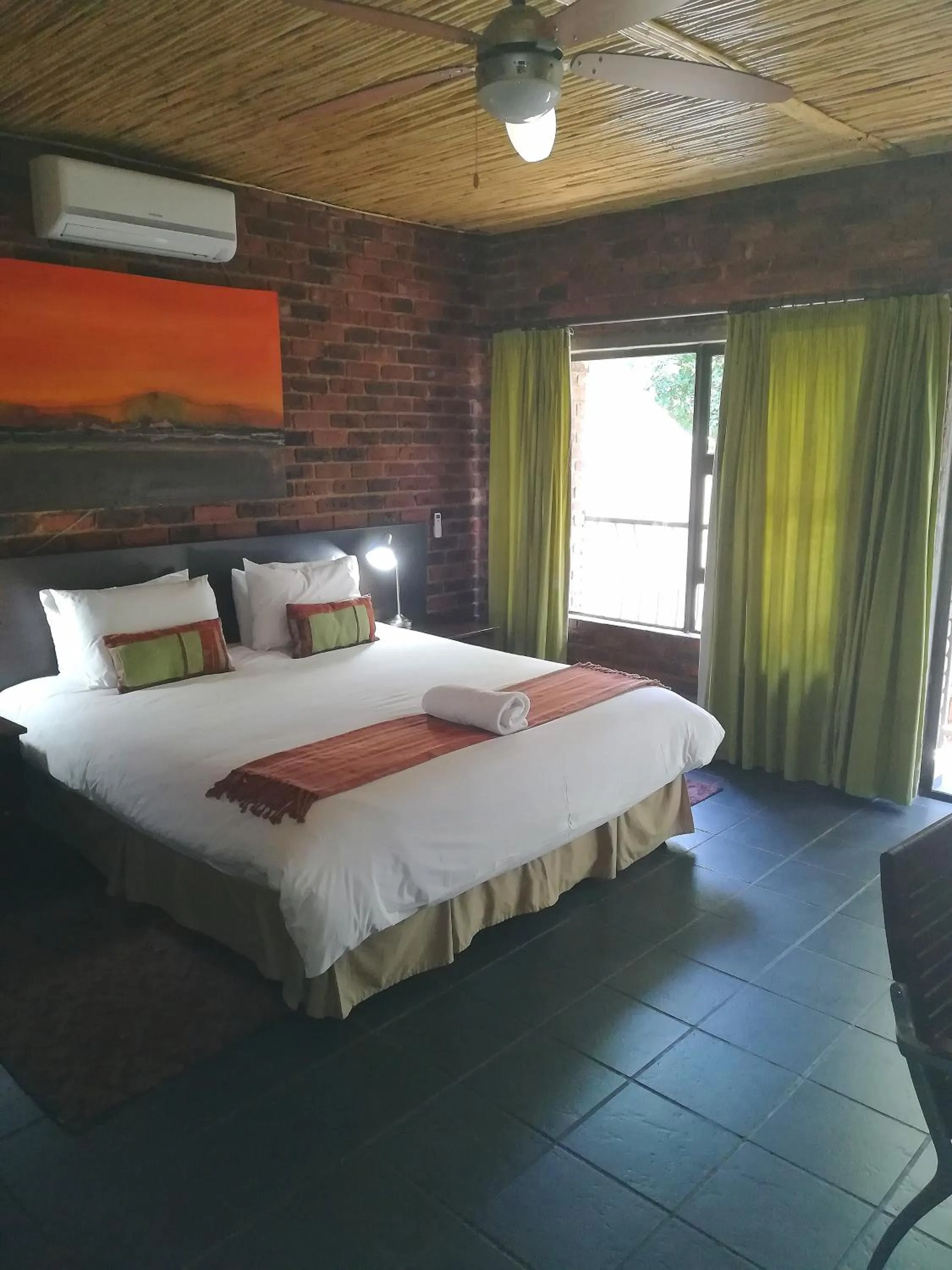 Bed in 24 Onvrey Guest House