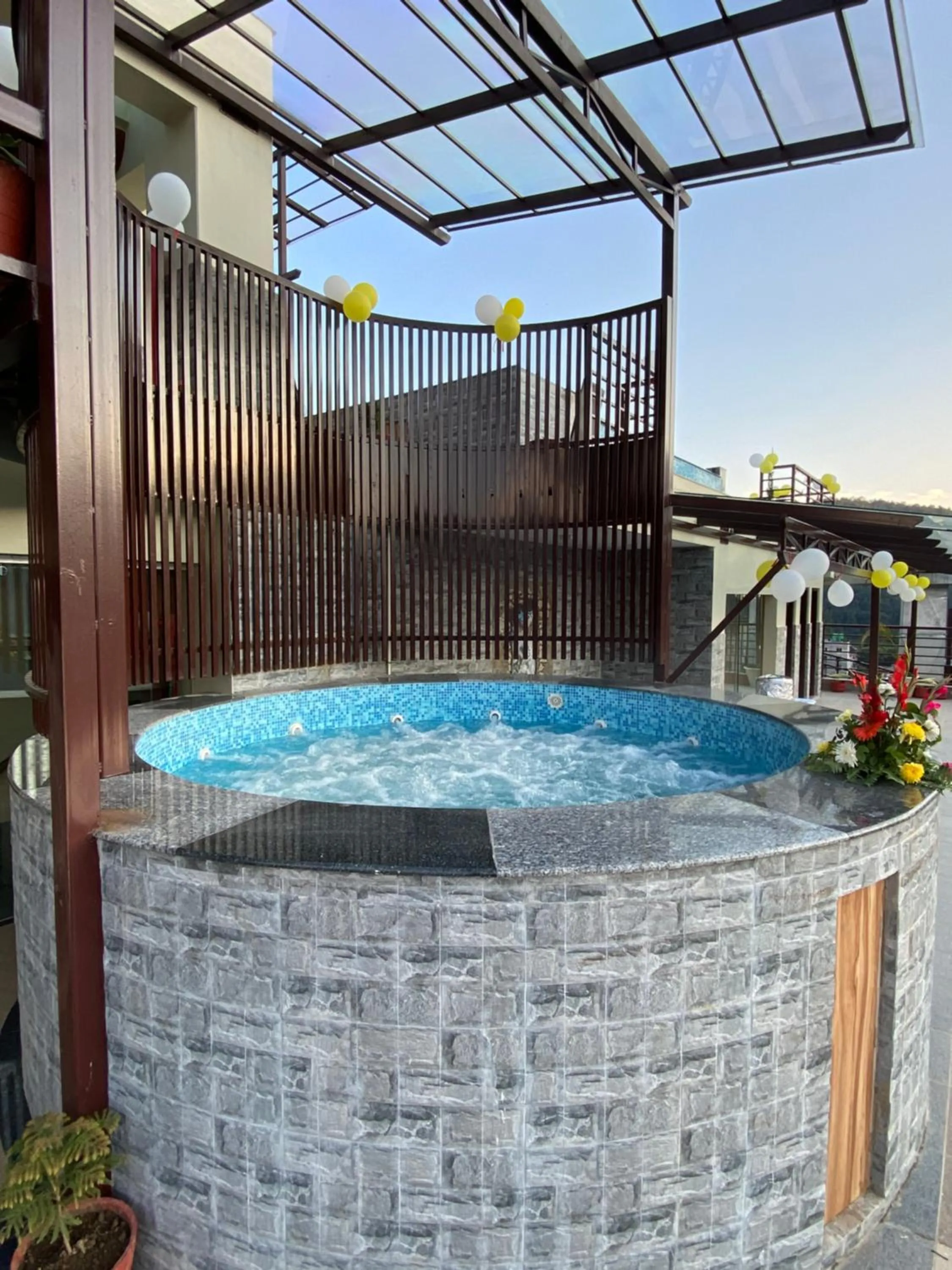 Swimming pool in Hotel Shaara