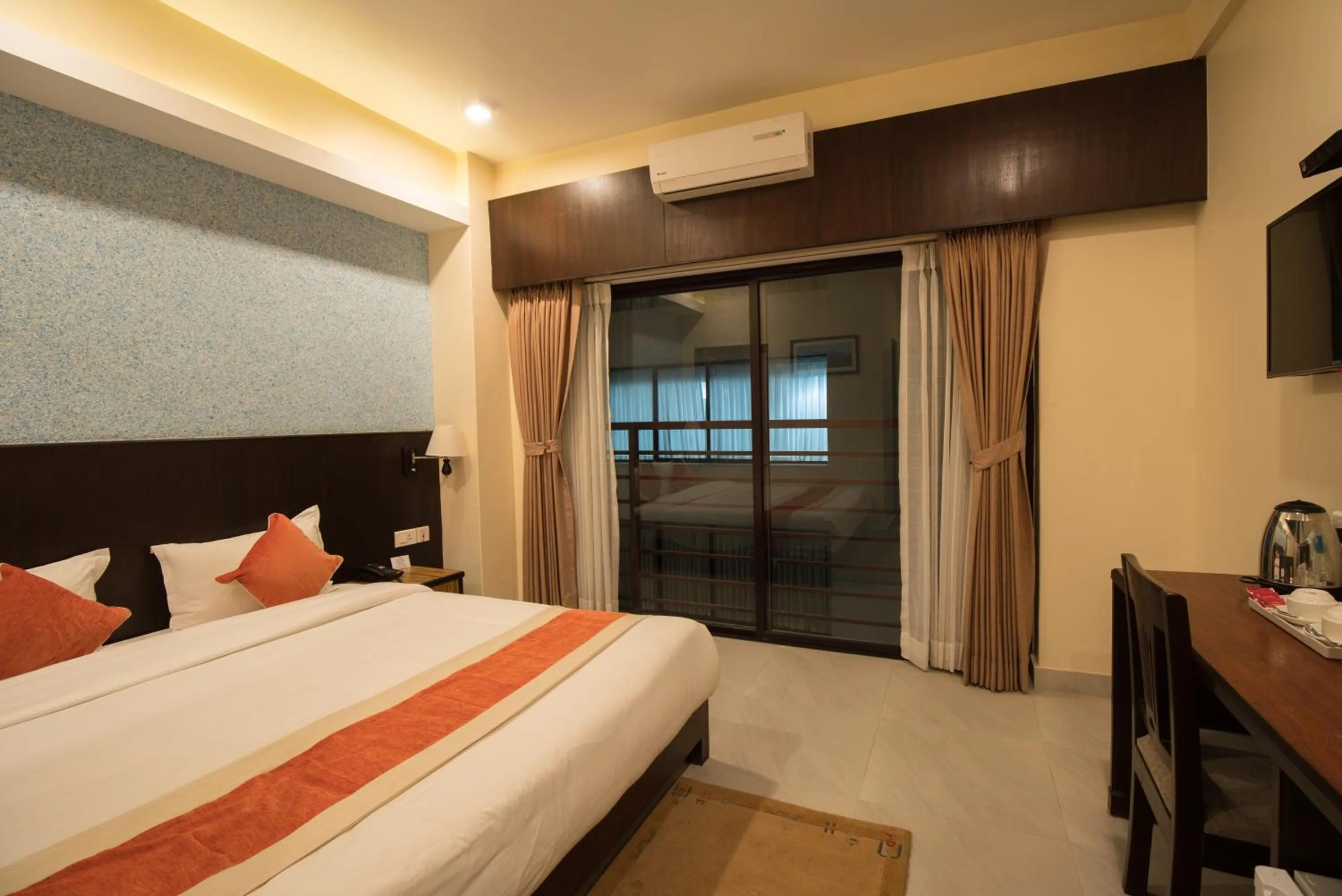 Bedroom, Bed in Hotel Shaara