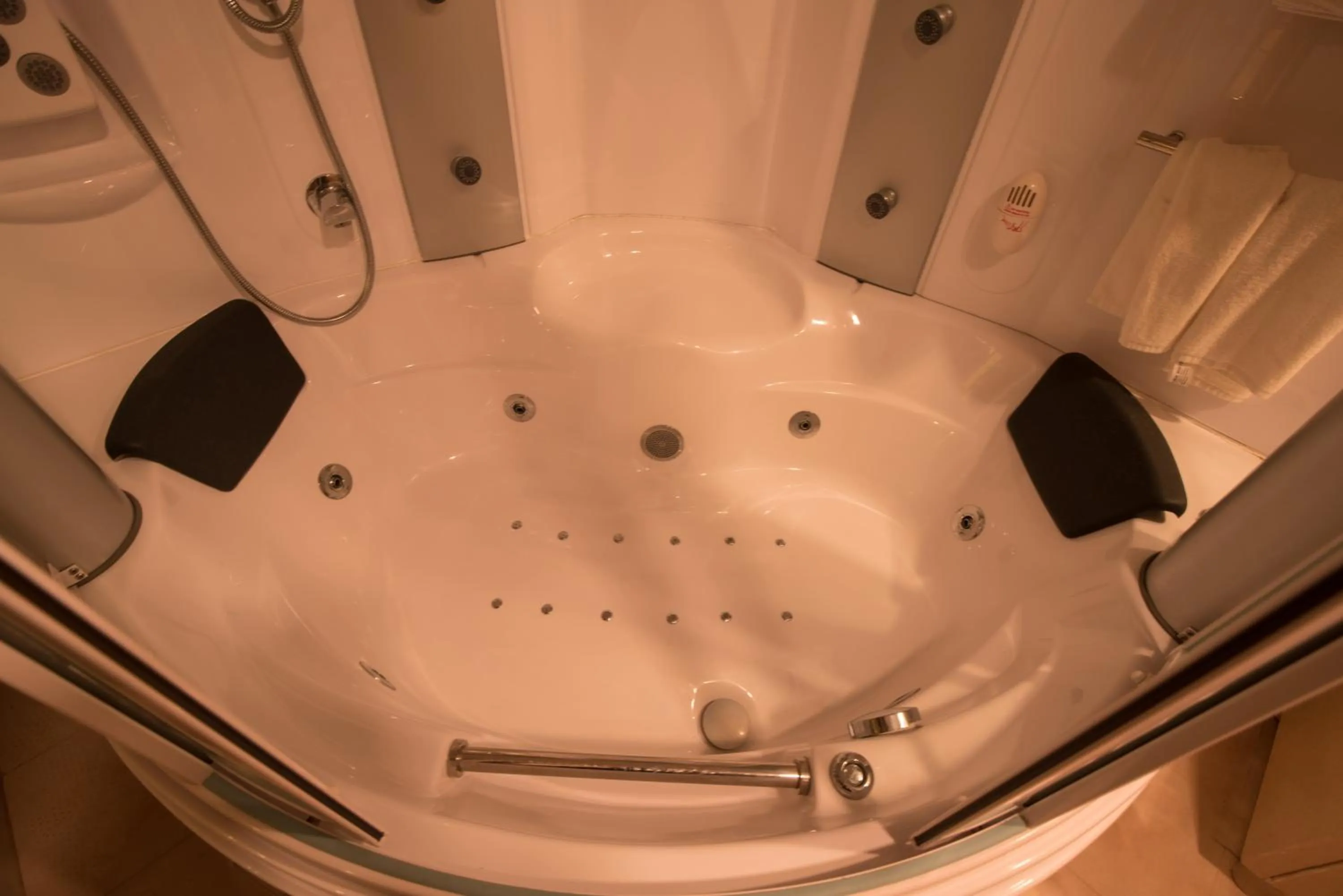 Bathroom in Hotel Shaara