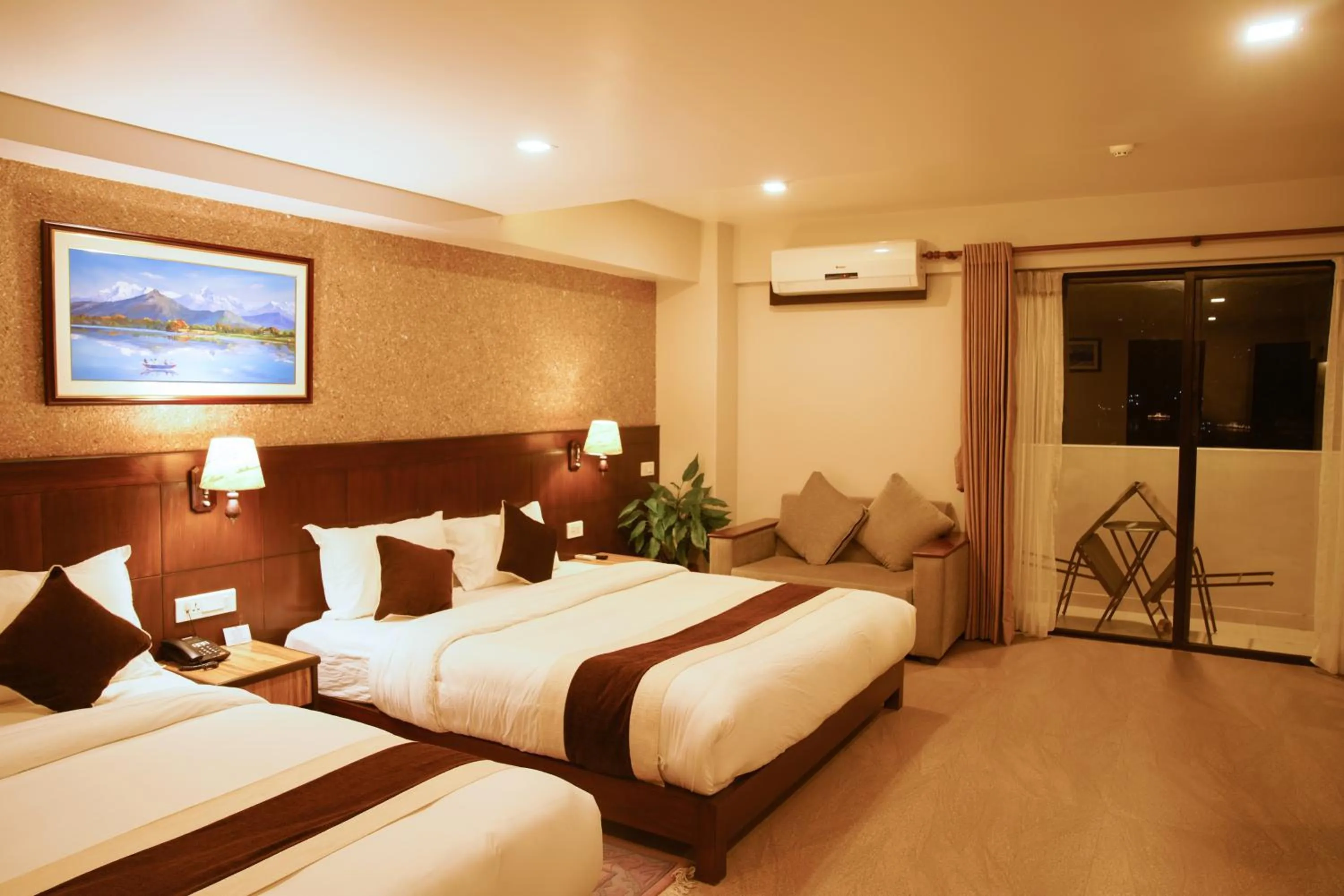 Photo of the whole room, Bed in Hotel Shaara