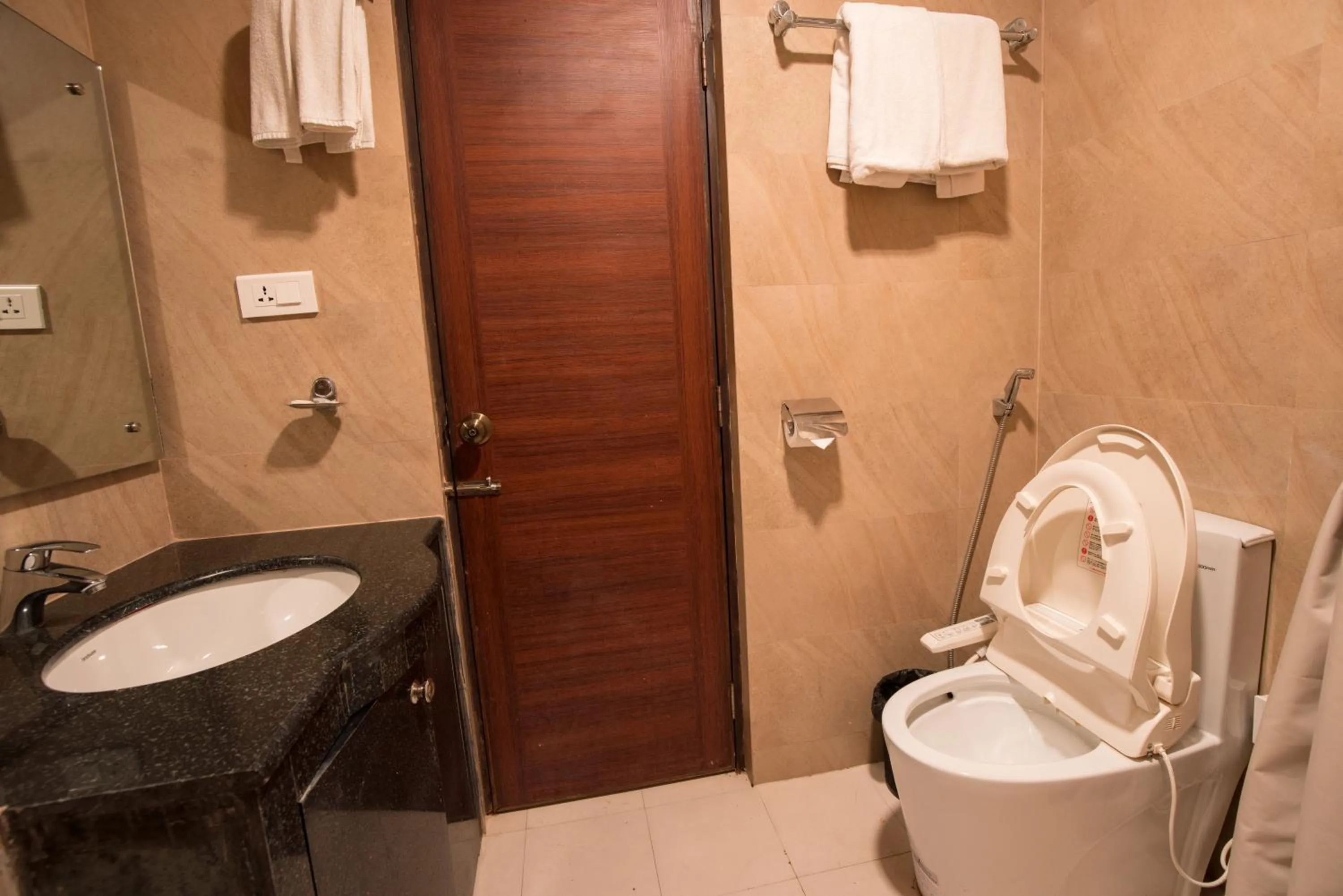 Bathroom in Hotel Shaara