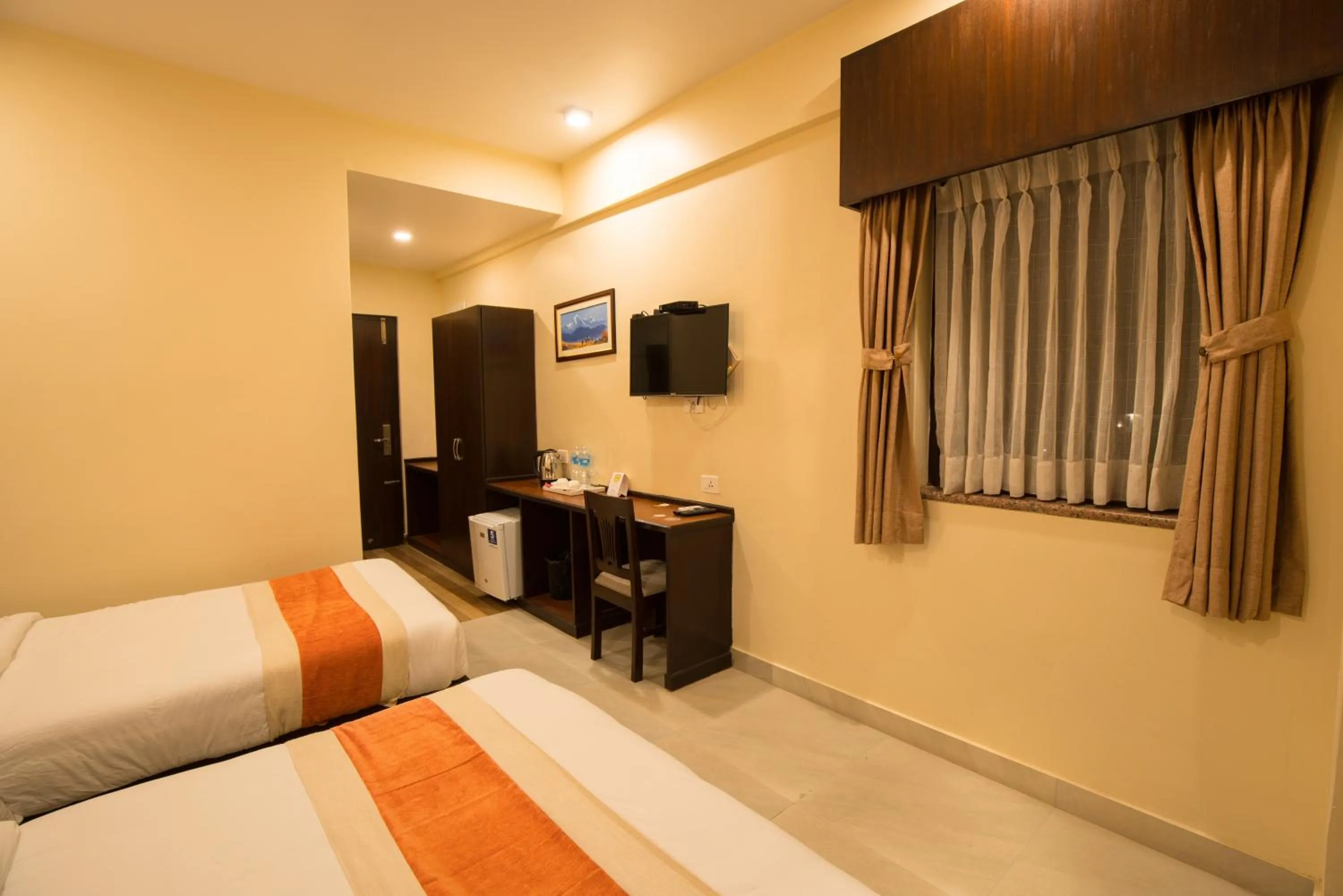 Communal lounge/ TV room, Bed in Hotel Shaara