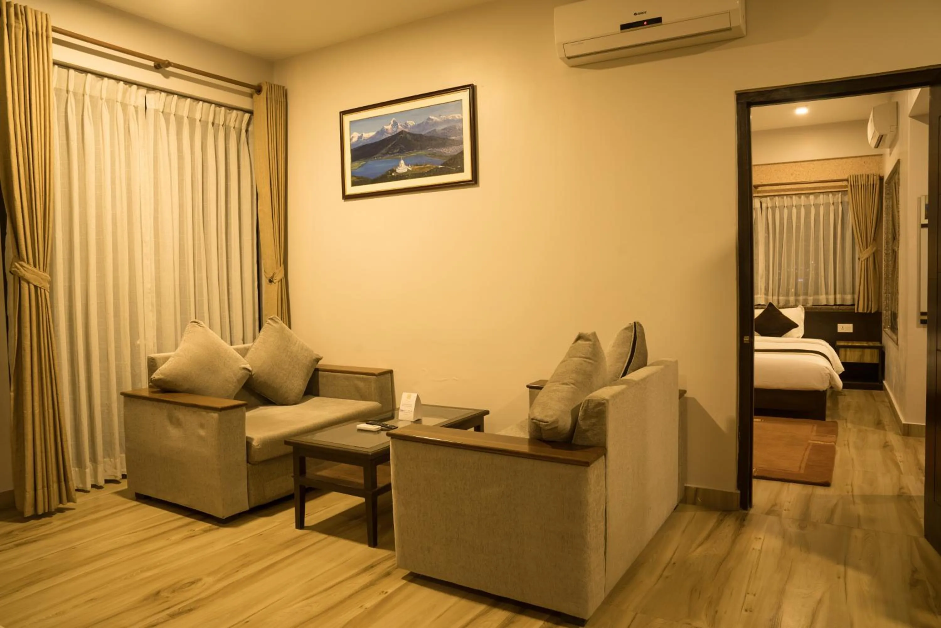 Seating area, Bed in Hotel Shaara