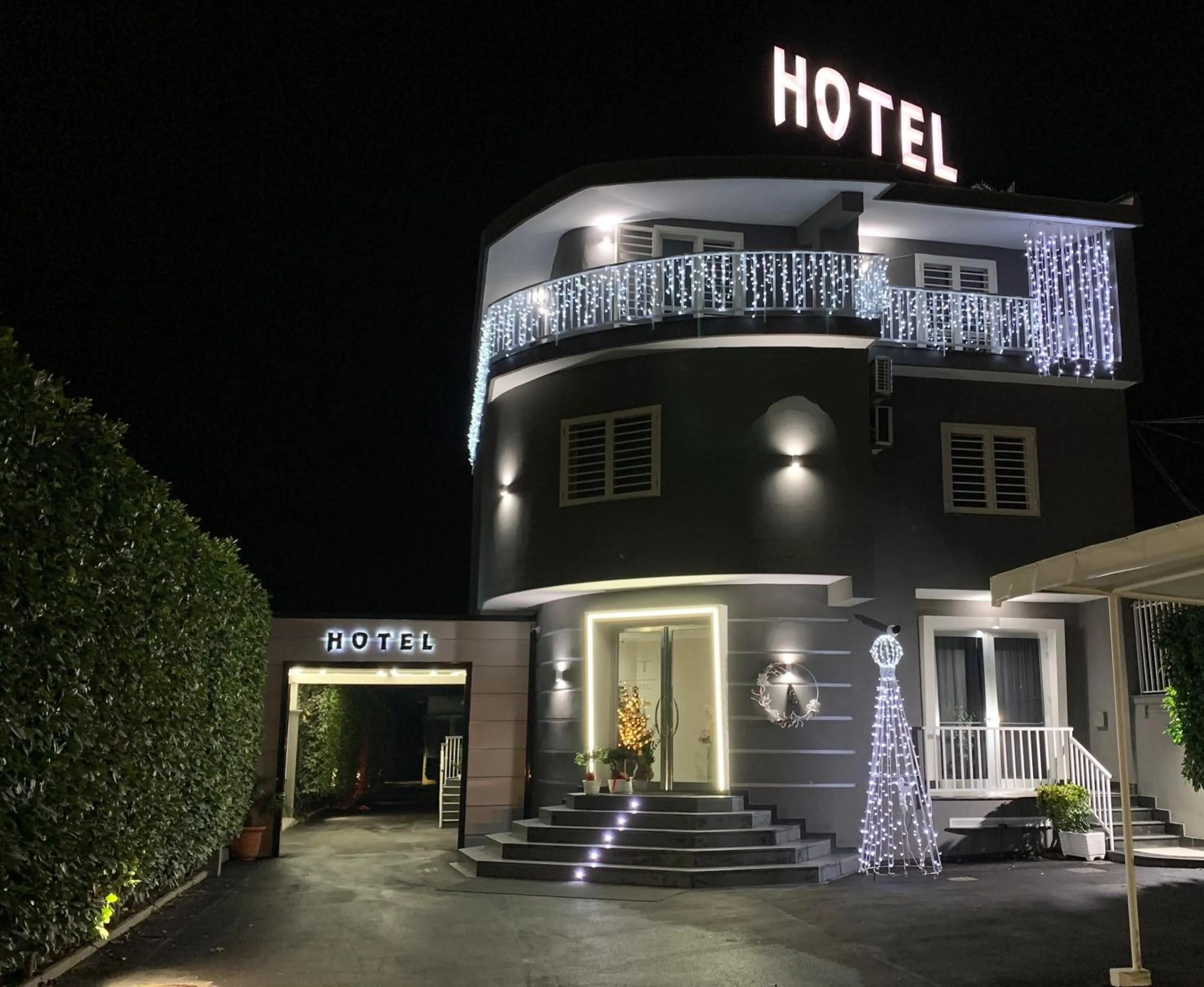 Facade/entrance in Hotel Trionfal