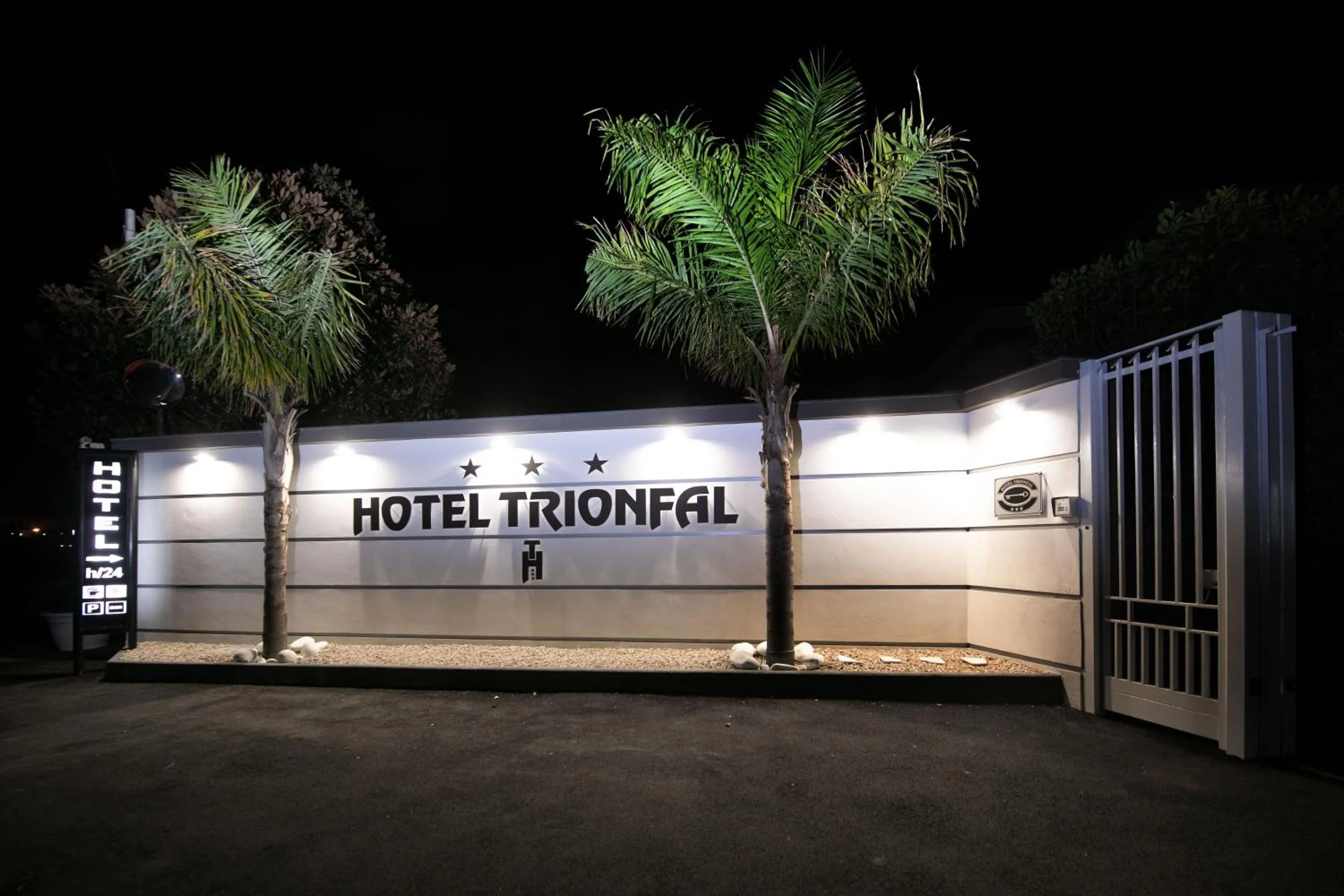 Facade/entrance in Hotel Trionfal