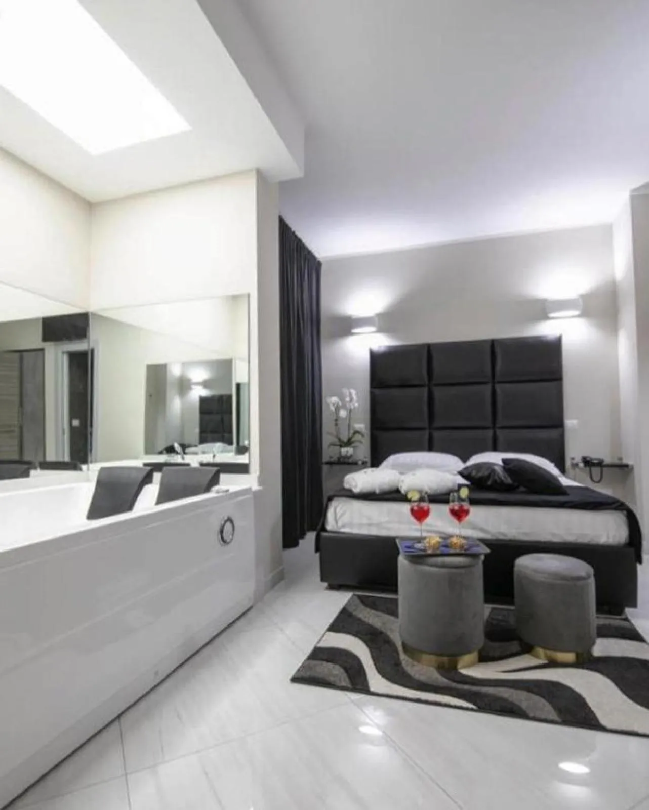 Photo of the whole room in Hotel Trionfal