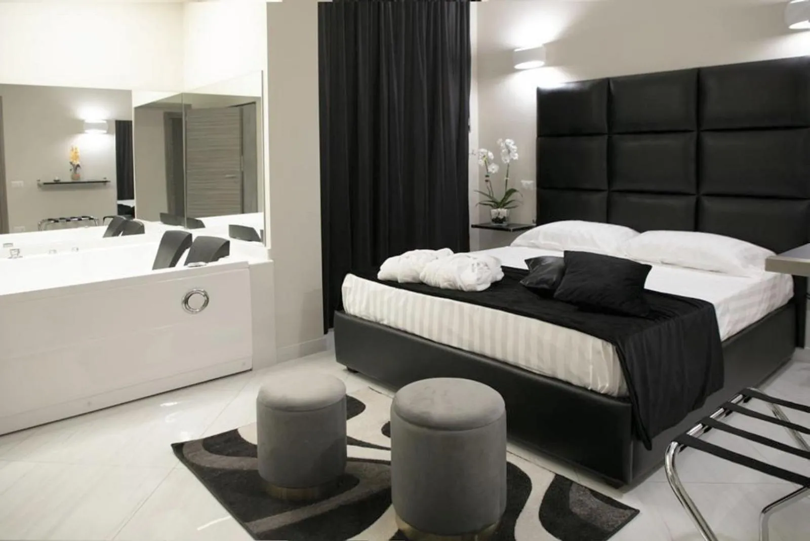 Decorative detail, Bed in Hotel Trionfal