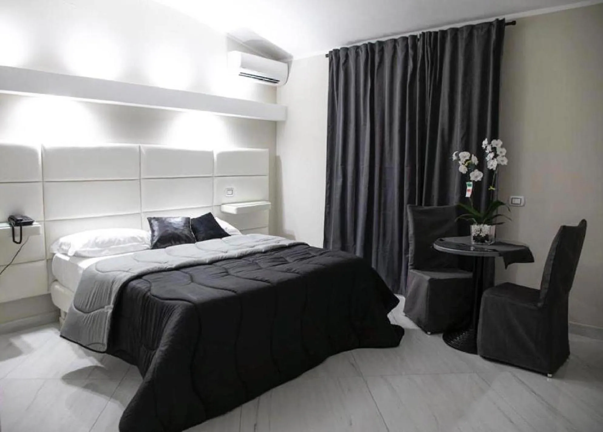 Photo of the whole room, Bed in Hotel Trionfal