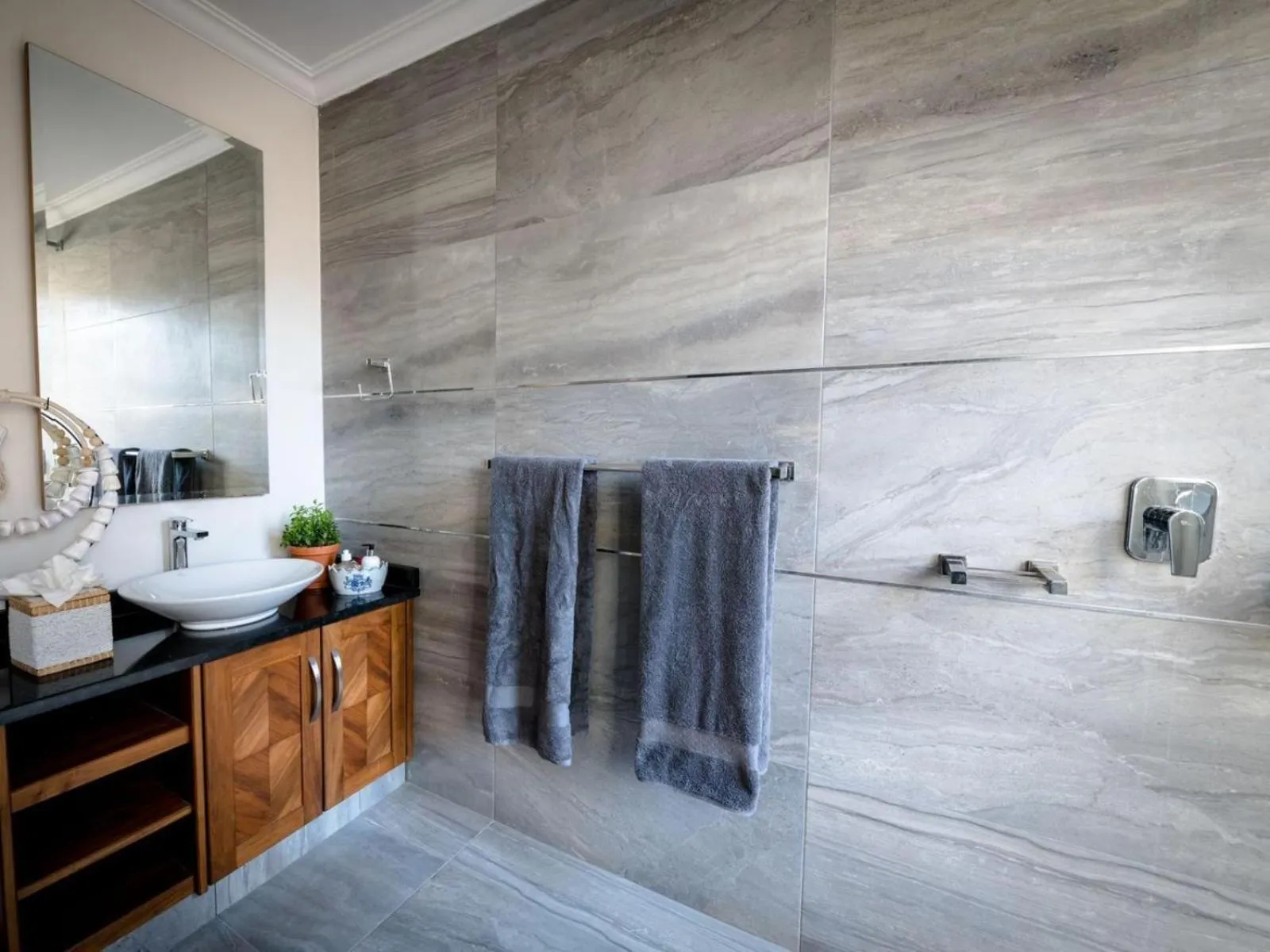 Bathroom in Safari Moon Luxury Bush Lodge