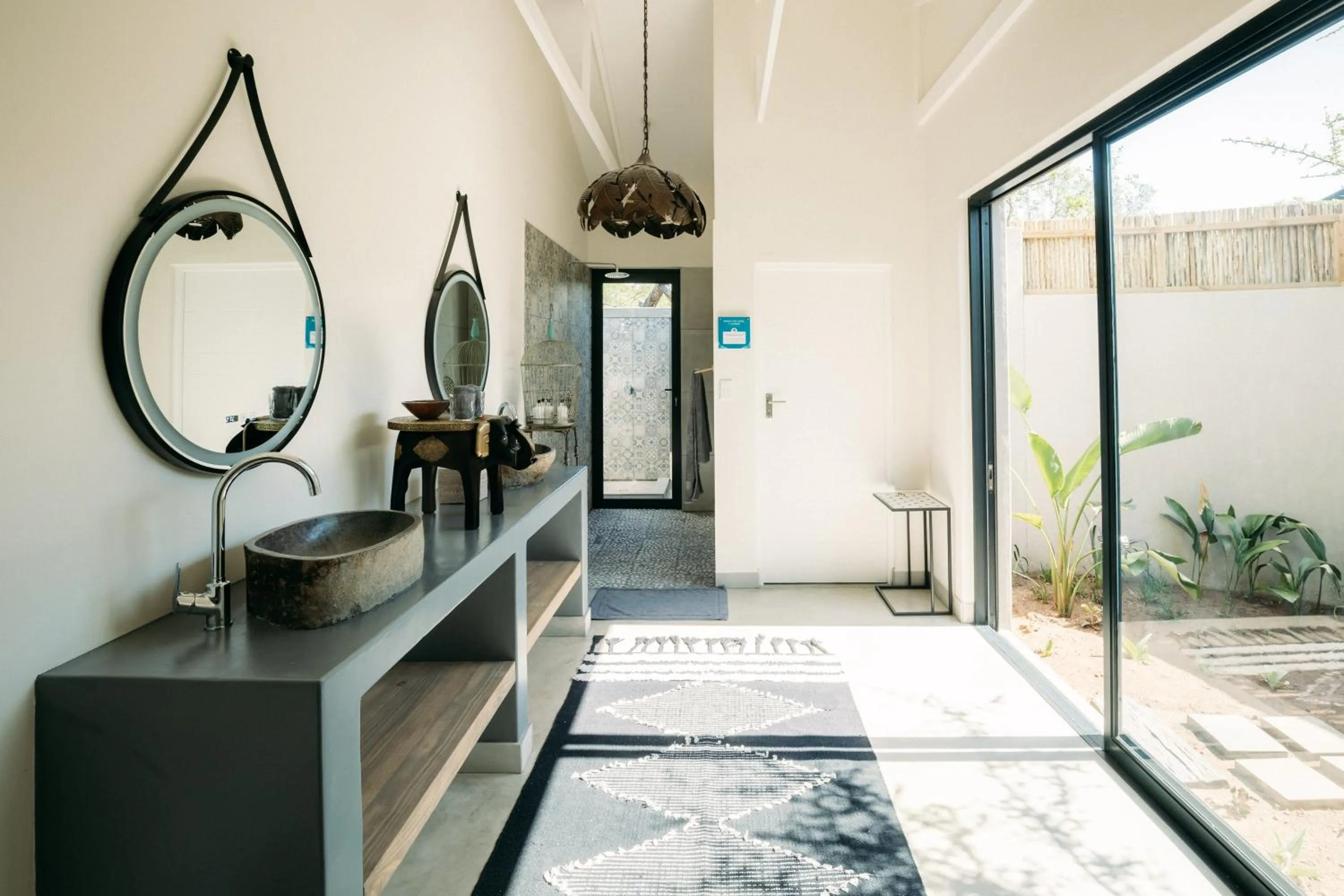 Safari Moon Luxury Bush Lodge