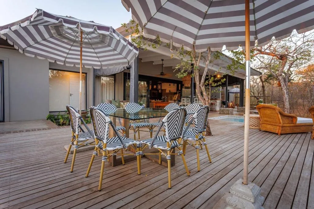 Safari Moon Luxury Bush Lodge