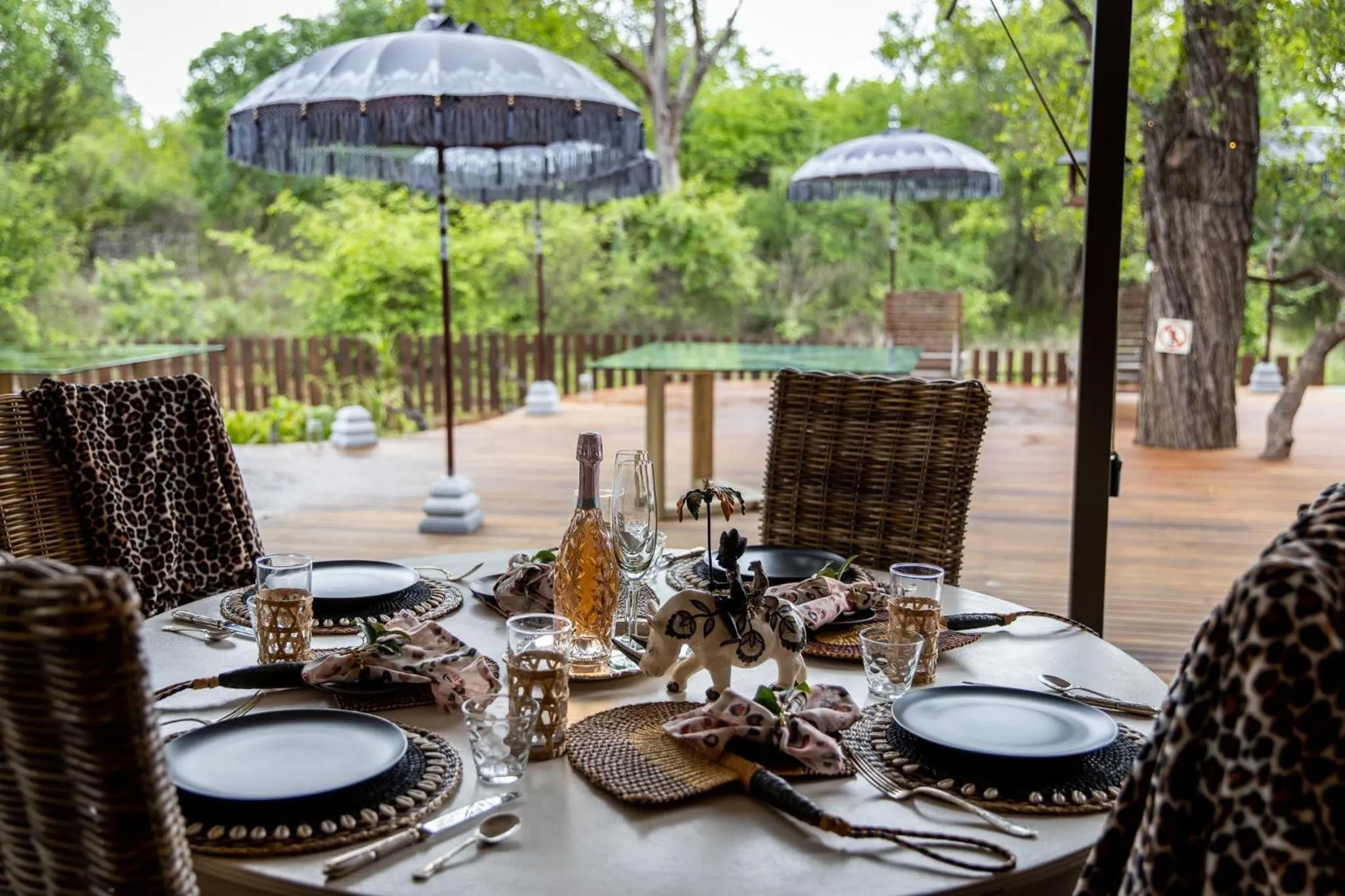 Dining area in Safari Moon Luxury Bush Lodge