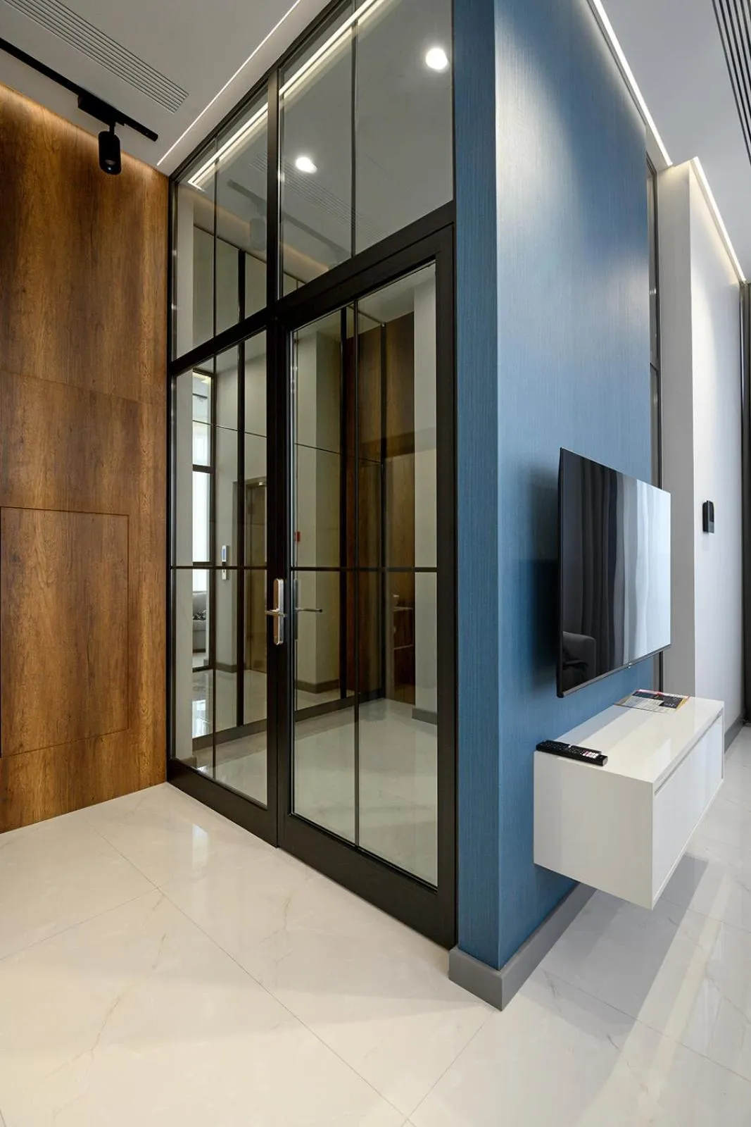 TV and multimedia in Hilltop North Avenue by Stellar Hotels, Yerevan