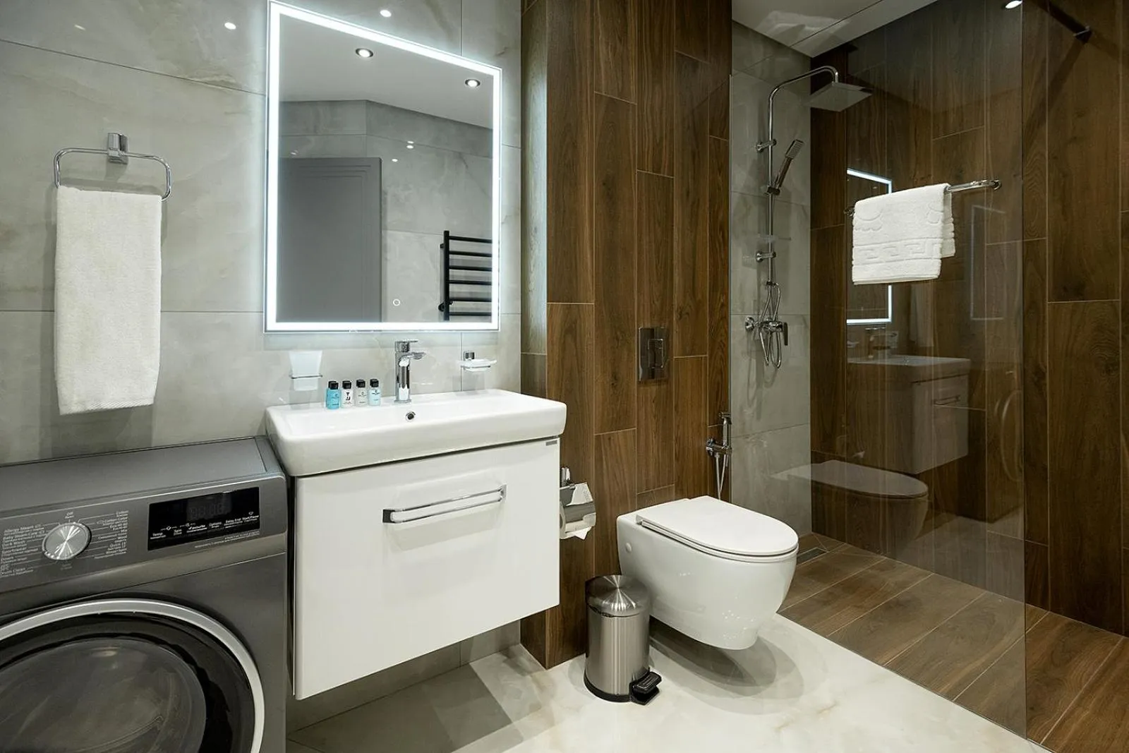 Shower in Hilltop North Avenue by Stellar Hotels, Yerevan