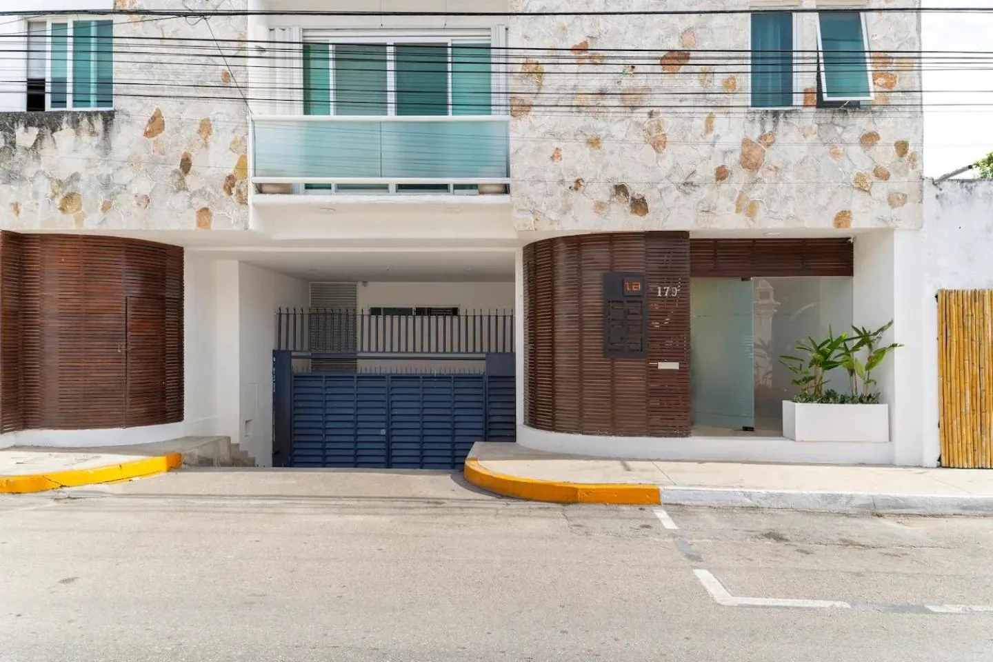 Other in 2 story PH heated jacuzzi close Beach 5th